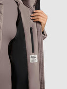 khujo-coat-soulani5-matt-greige-wadenlanger-wattierter-damen-wintermantel image 8