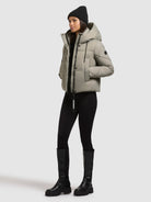 khujo-jacket-dafna-witcher-green-kurze-wattierte-slim-fit-jacke-mit-kapuze image 2