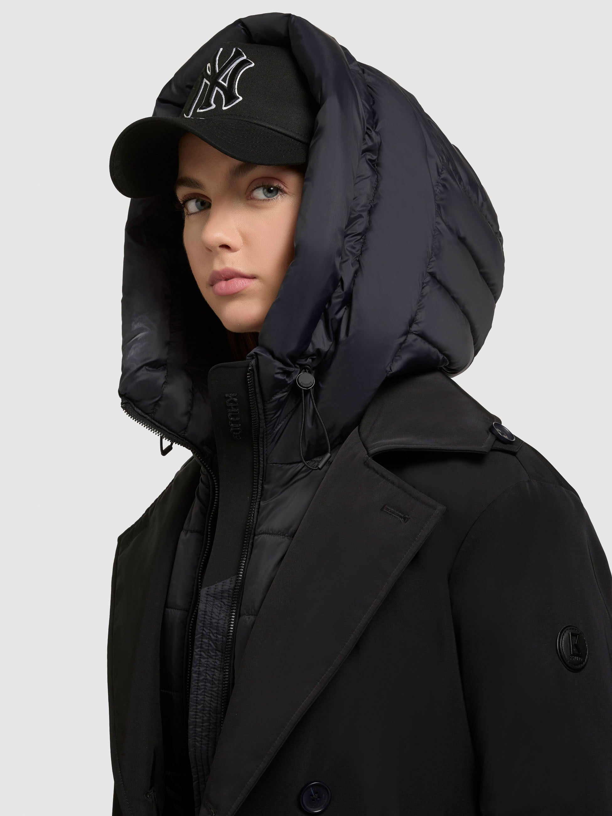 khujo-elena-trenchcoat-mantel-schwarz-knielanger-kurzmantel-mit-kapuze-und-g-rte image 7