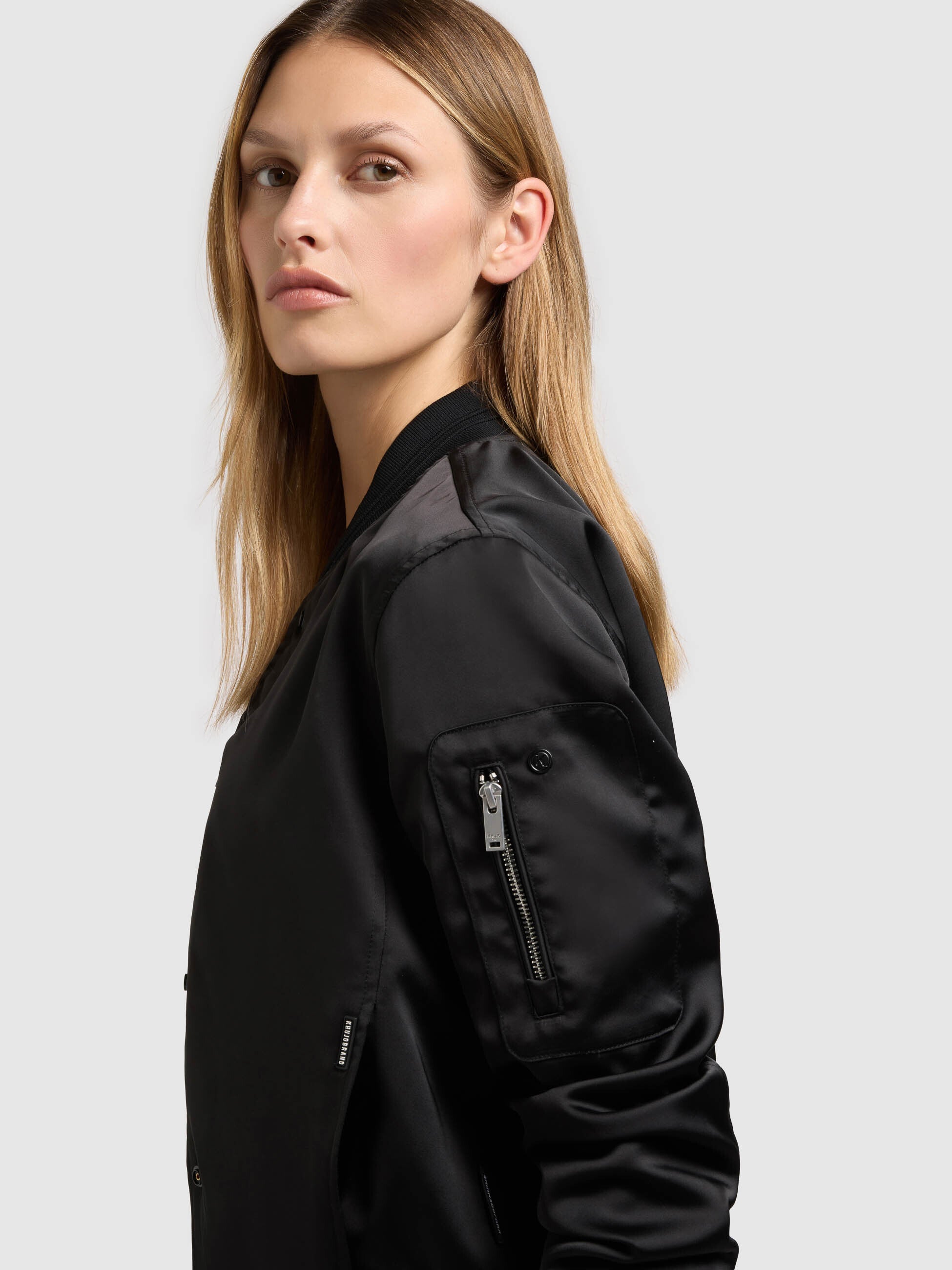 khujo-tami-bomberjacke-schwarz-damen-satin image 7