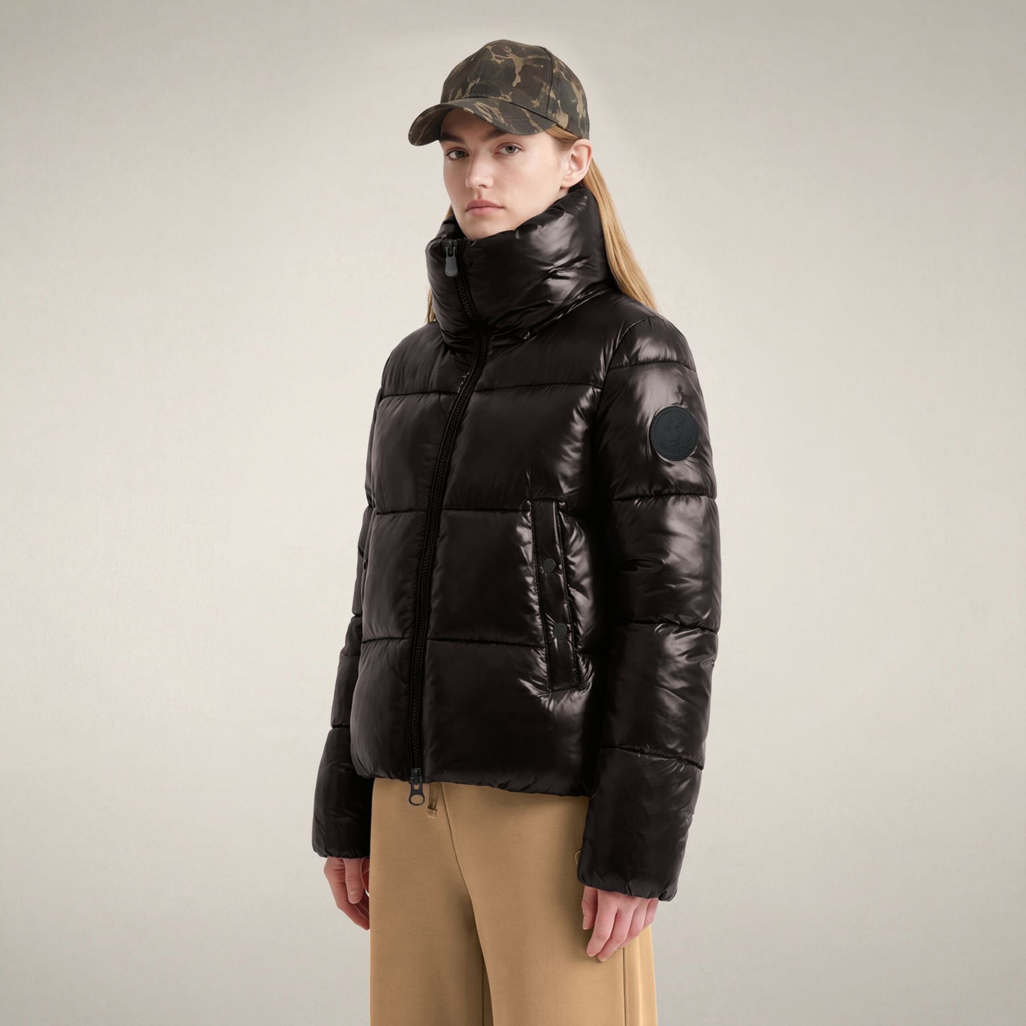 save-the-duck-isla-damen-pufferjacke-mit-stehkragen-schwarz-laqu image 5