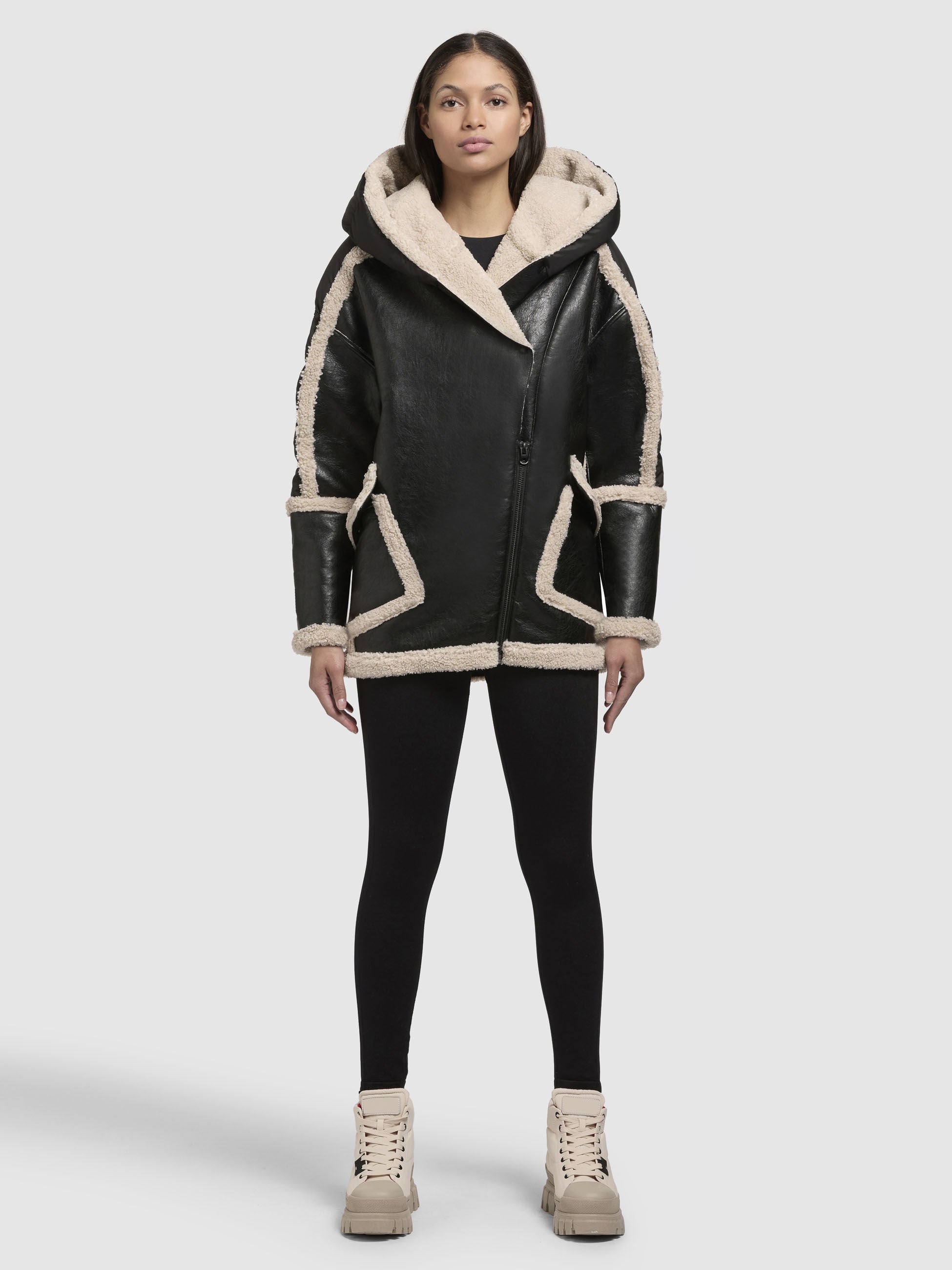 khujo-jacke-katy-schwarz-steppjacke-im-materialmix-mit-teddypl-sch image 1