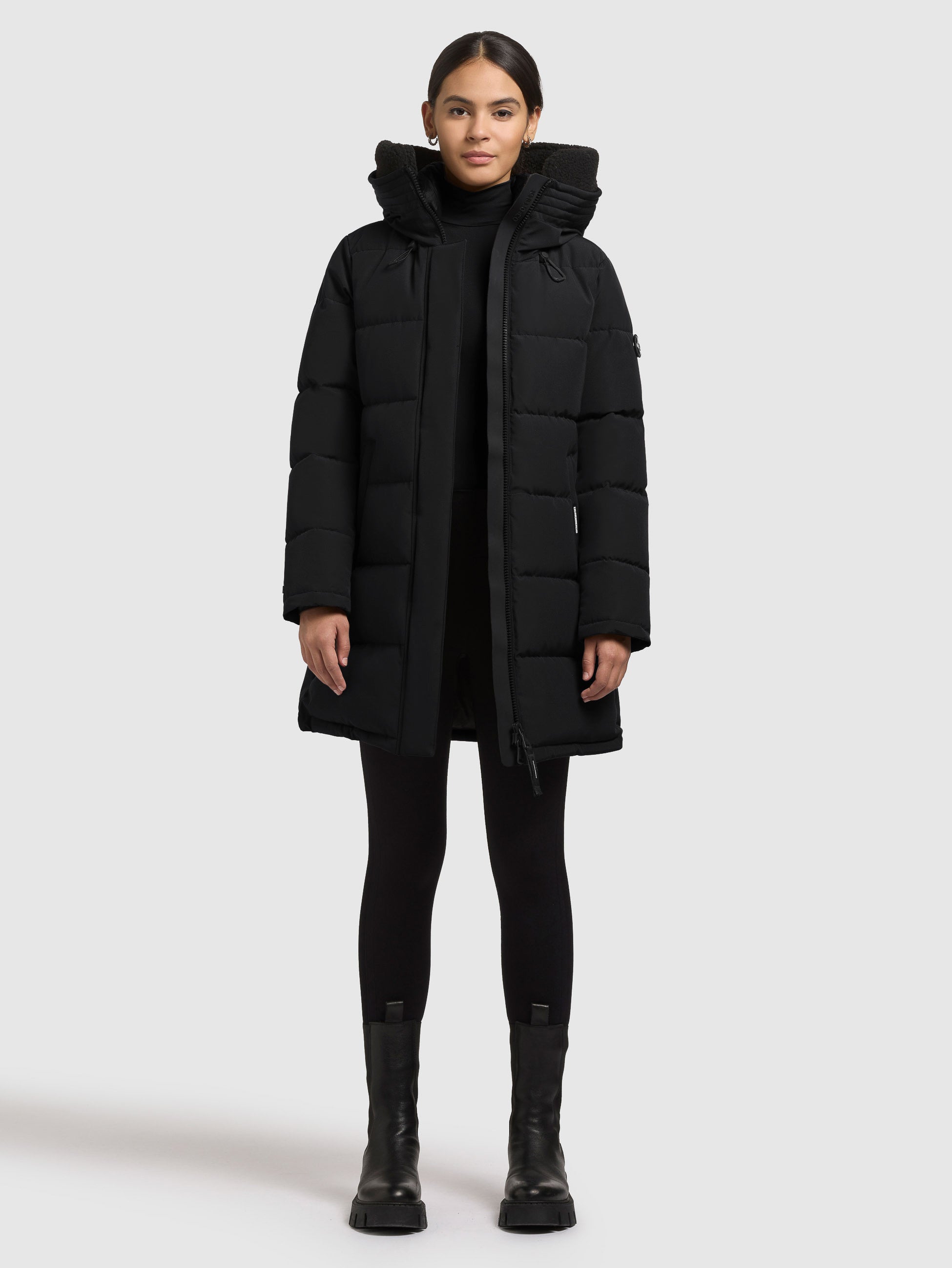 khujo-mantel-kelsi-black-kurzer-damen-steppmantel-mit-kunstfell-kapuze image 2