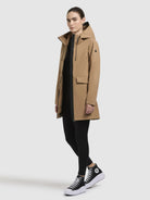 khujo-jacke-yoni-kamel-damen-sommer-regenjacke-wasserabweisend-mit-kapuze image 2