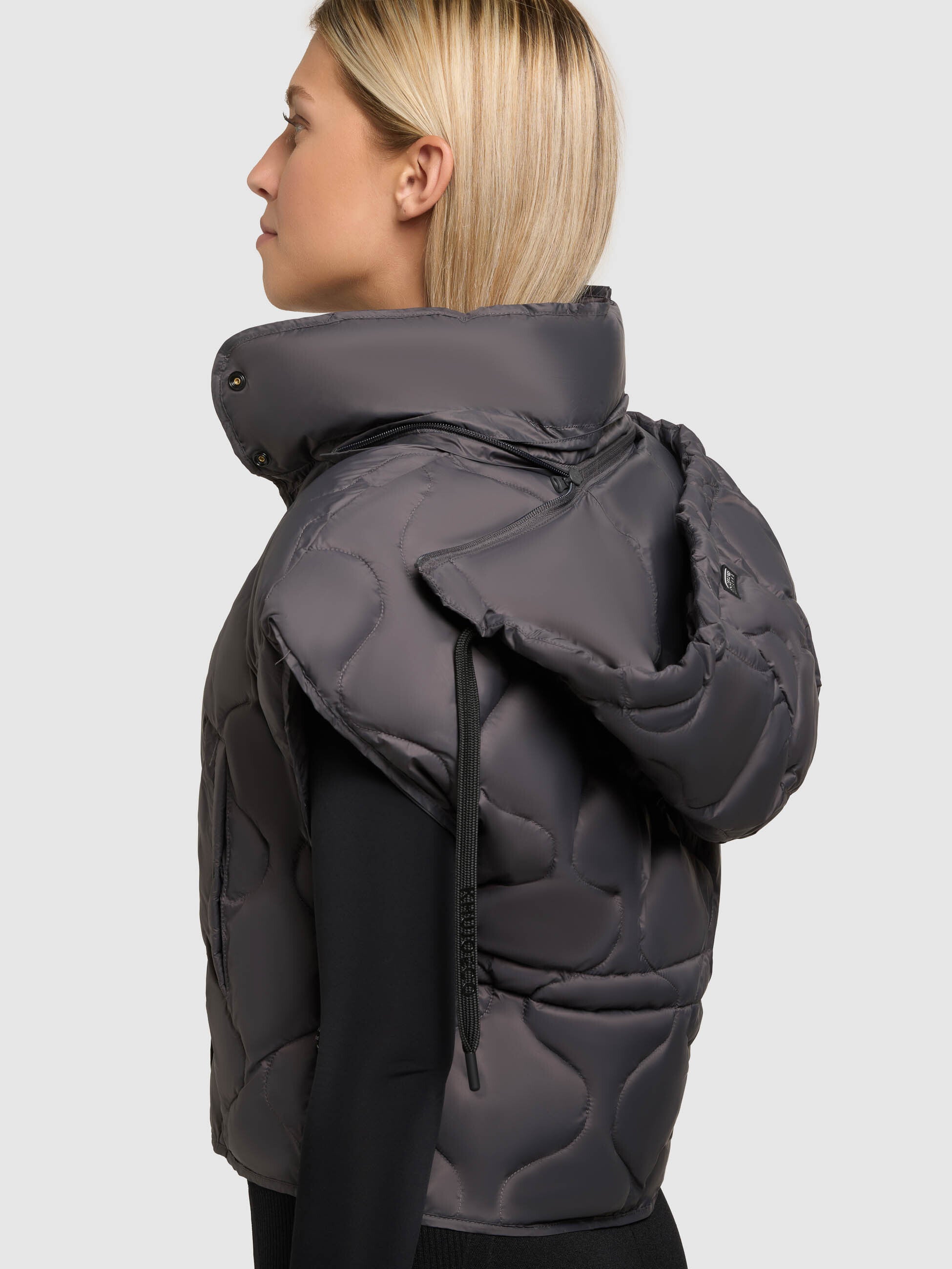 khujo-weste-ninga-slate-grey-gesteppte-damen-steppweste-mit-kapuze image 8