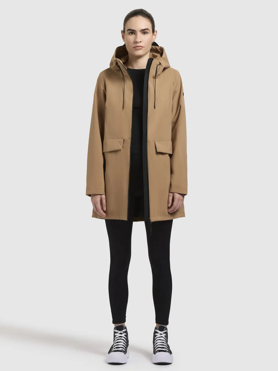 khujo-jacke-yoni-kamel-damen-sommer-regenjacke-wasserabweisend-mit-kapuze image 1