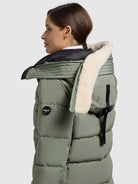 khujo-kelsi-coat-muted-green-kurzer-steppmantel-mit-teddy-kapuze image 7