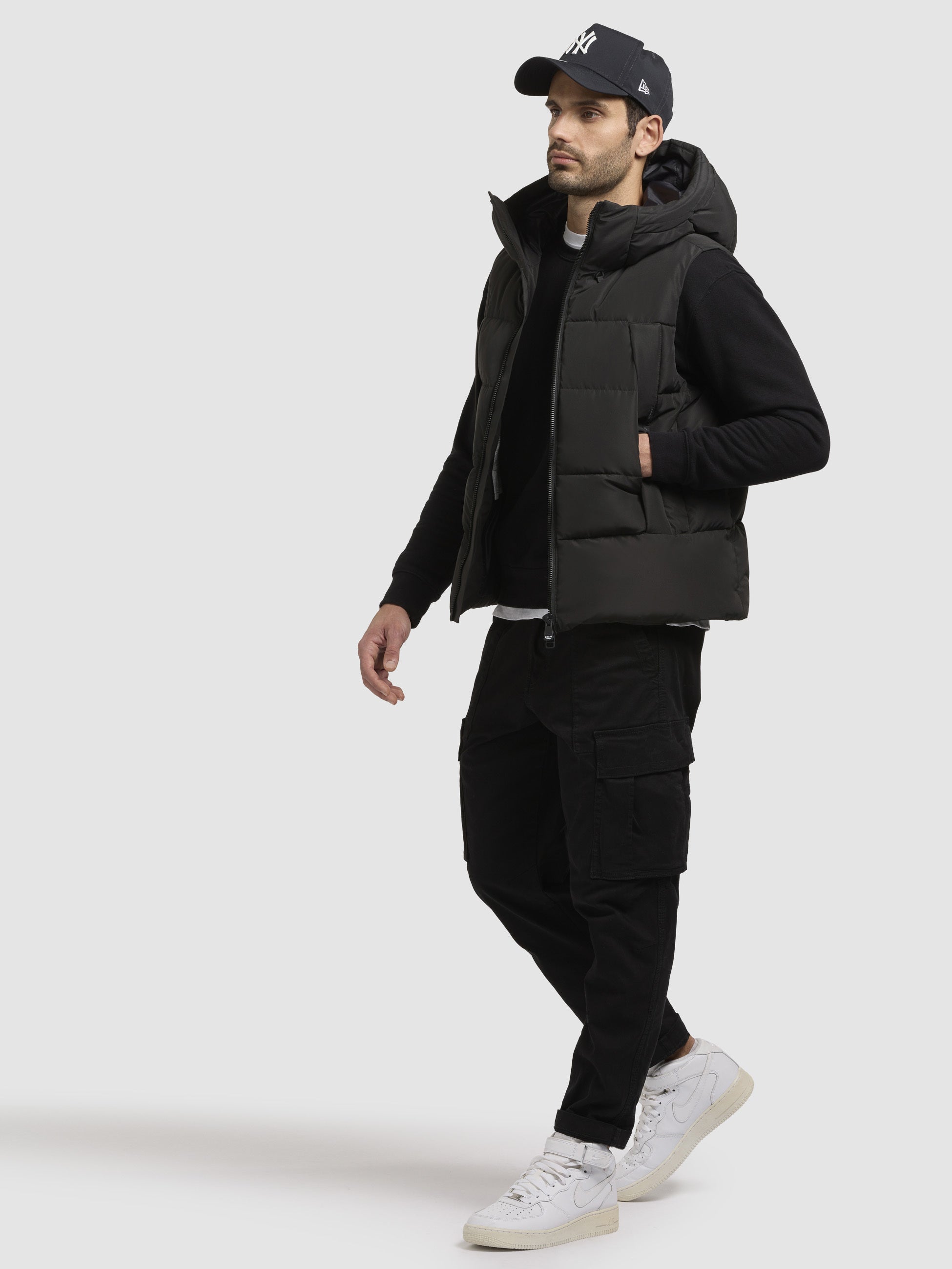 khujo-weste-hallyt-dunkelgrau-wattierte-steppweste-mit-kapuze-regular-fit image 2