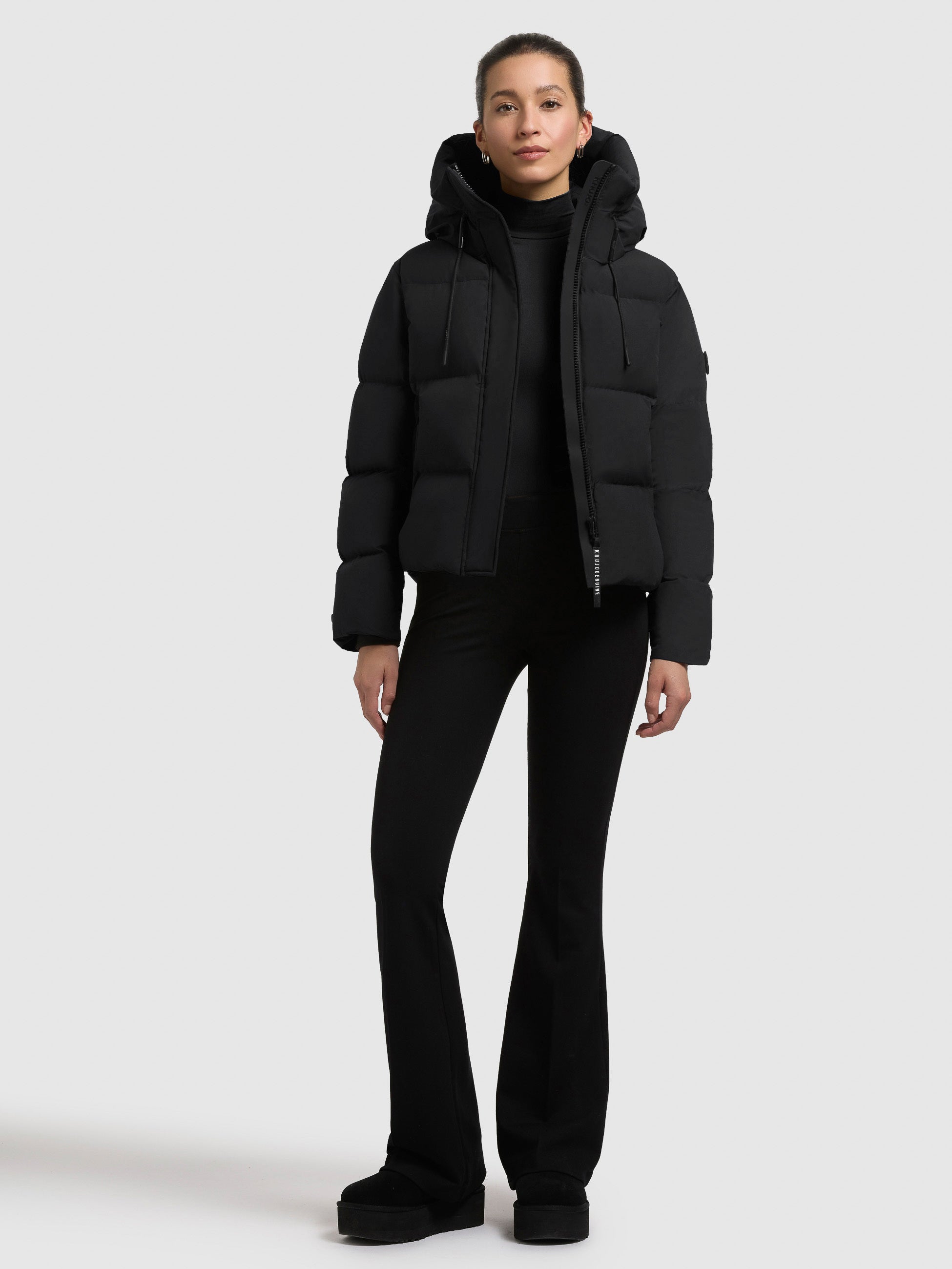 khujo-enits-steppjacke-matt-black-ultraleichte-damen-winterjacke-mit-kapuze image 1