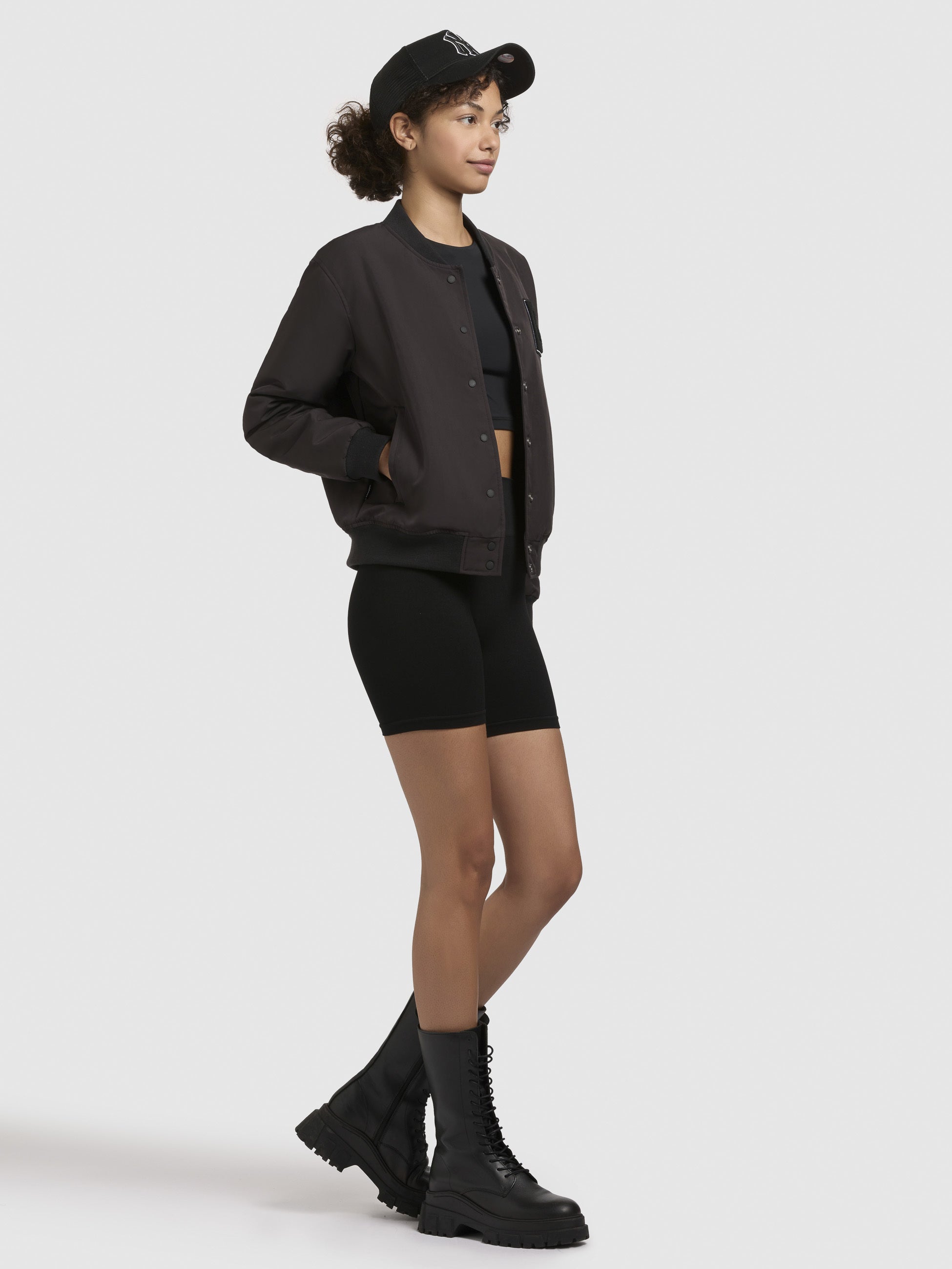 khujo-reese-bomberjacke-schwarz-damen image 2