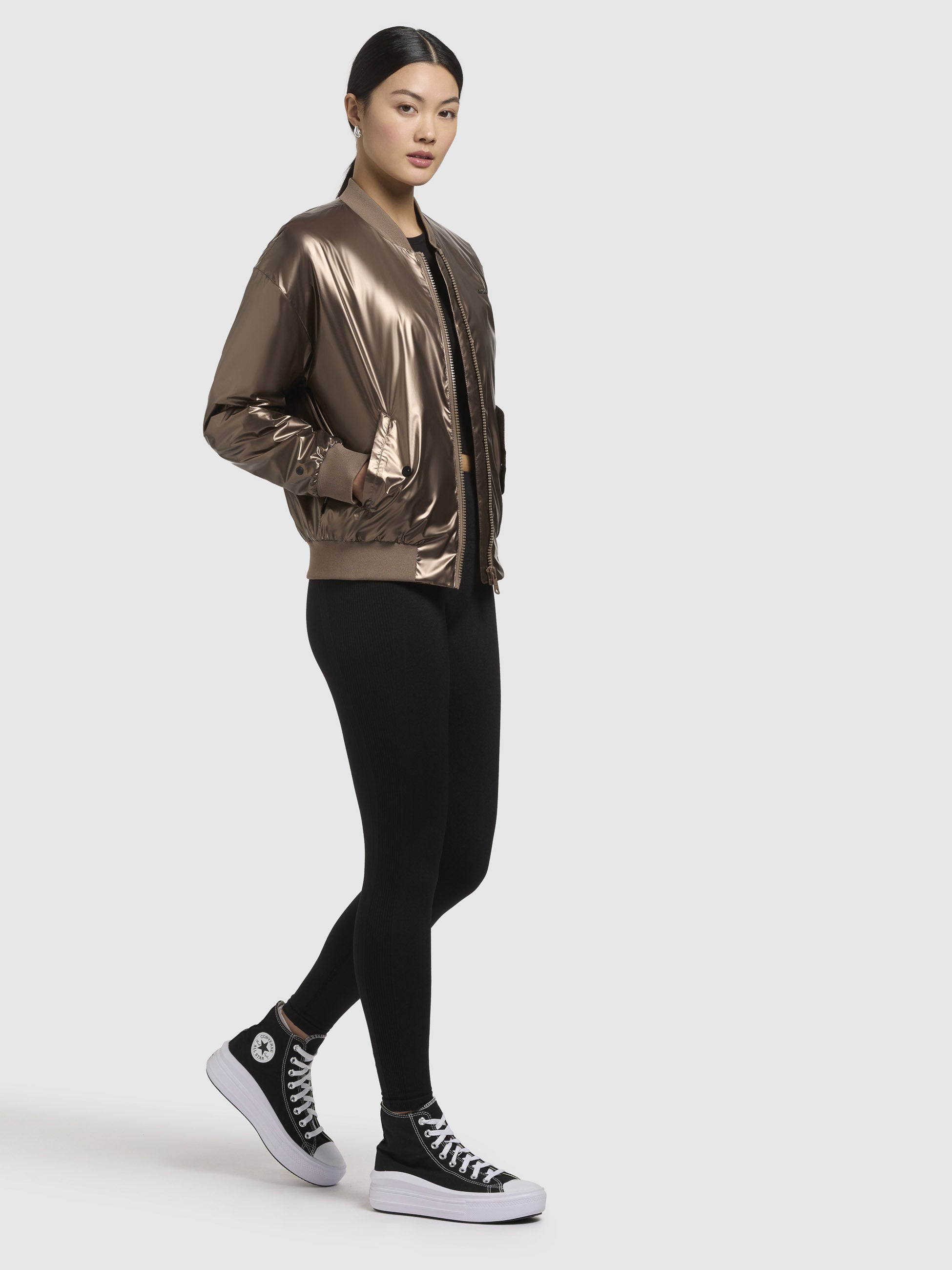 khujo-jacke-aneo-bomberjacke-loose-fit-in-braun-metallic image 6