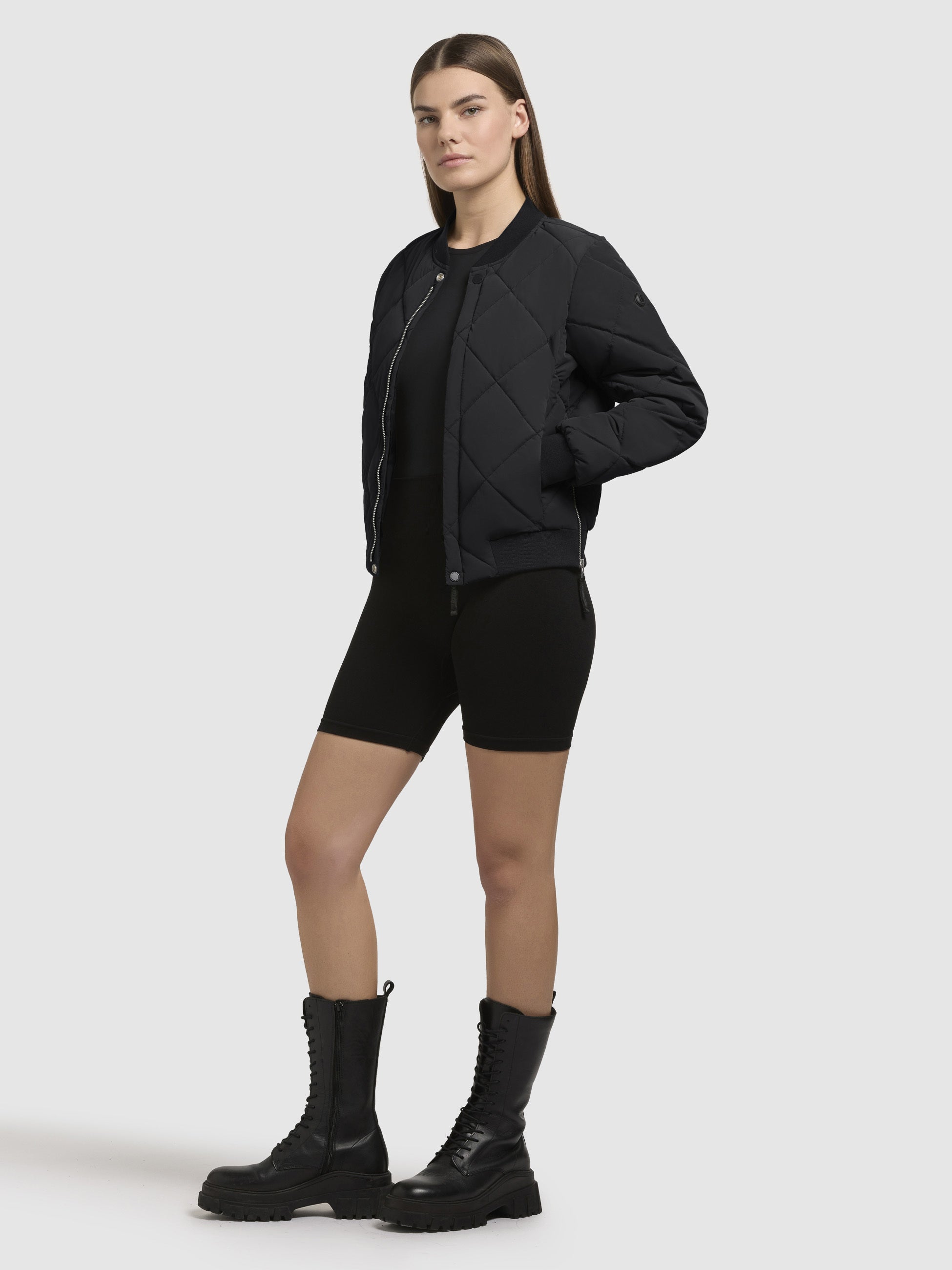 khujo-ange-bomberjacke-schwarz-kurz-damen image 2