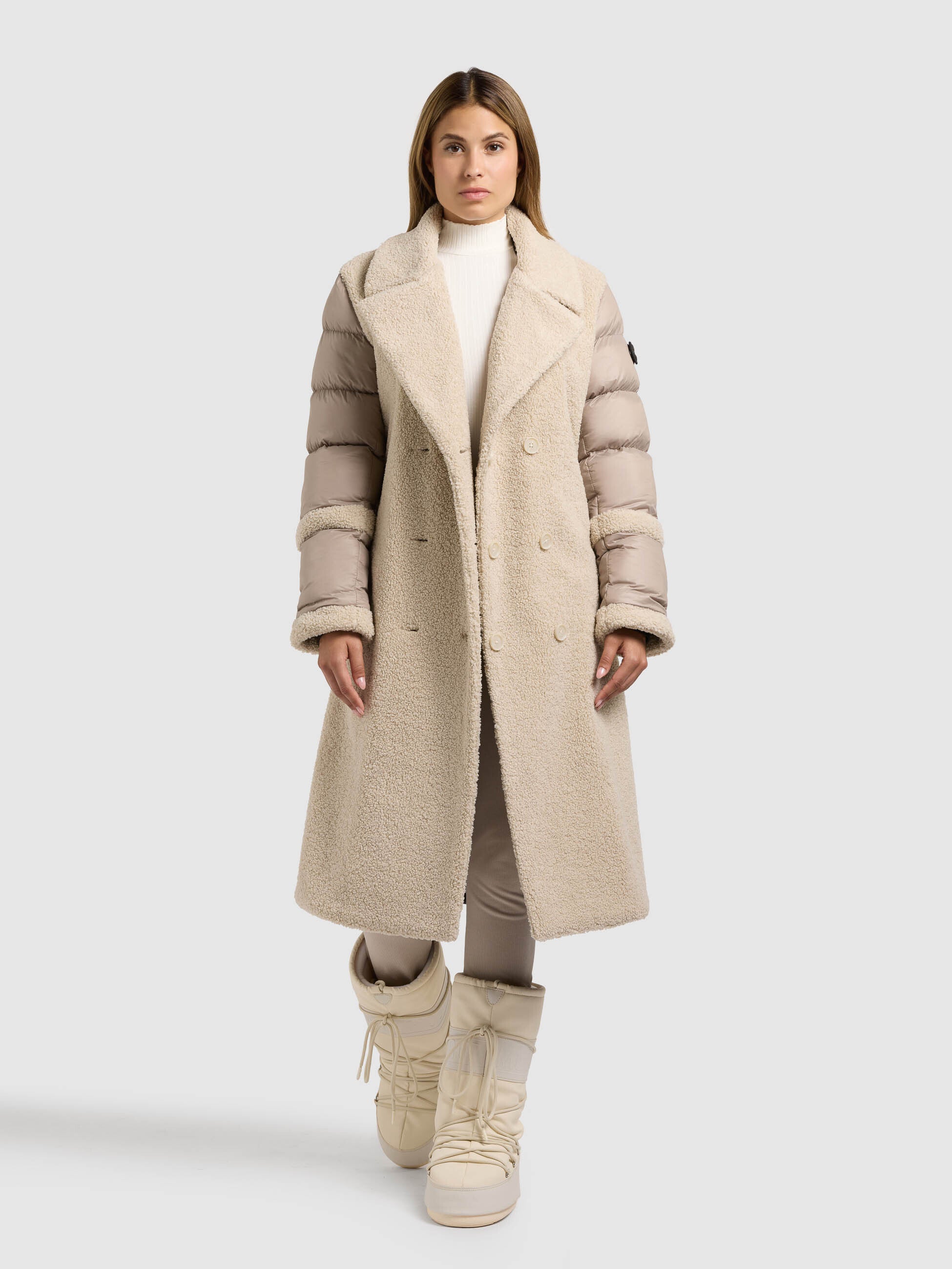 khujo-kalmia-greige-damen-kurzmantel-mit-teddyfleece-und-kapuzeneinsatz image 2