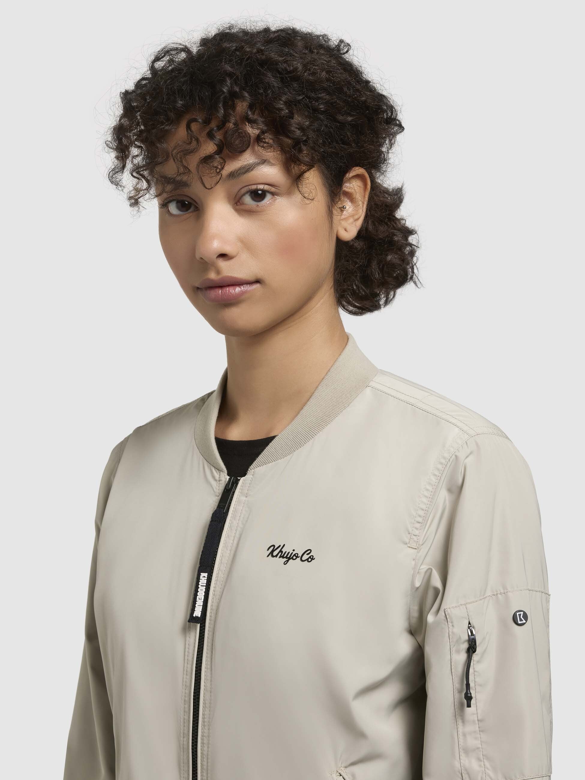 khujo-cend-damen-bomberjacke-blassgr-n-h-ftlang image 7