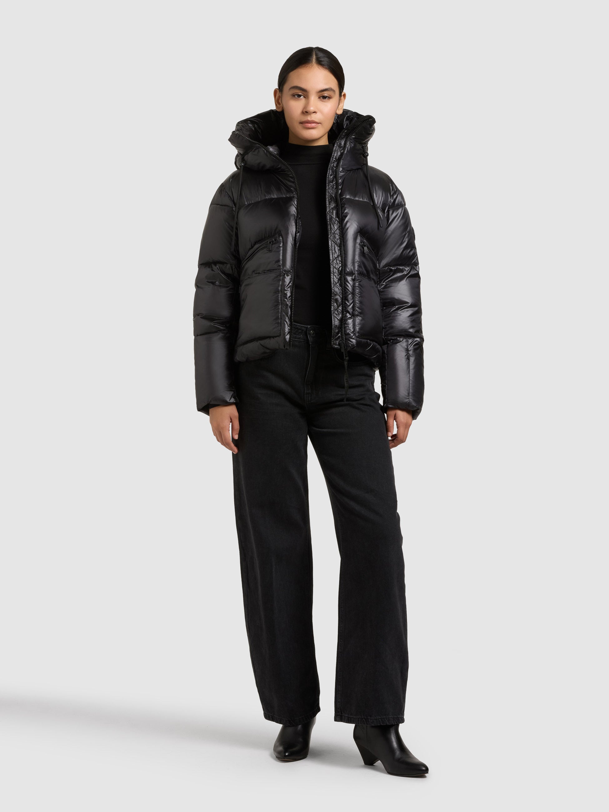 khujo-jacke-luna-damen-steppjacke-h-ftlang-gl-nzend-in-black image 1