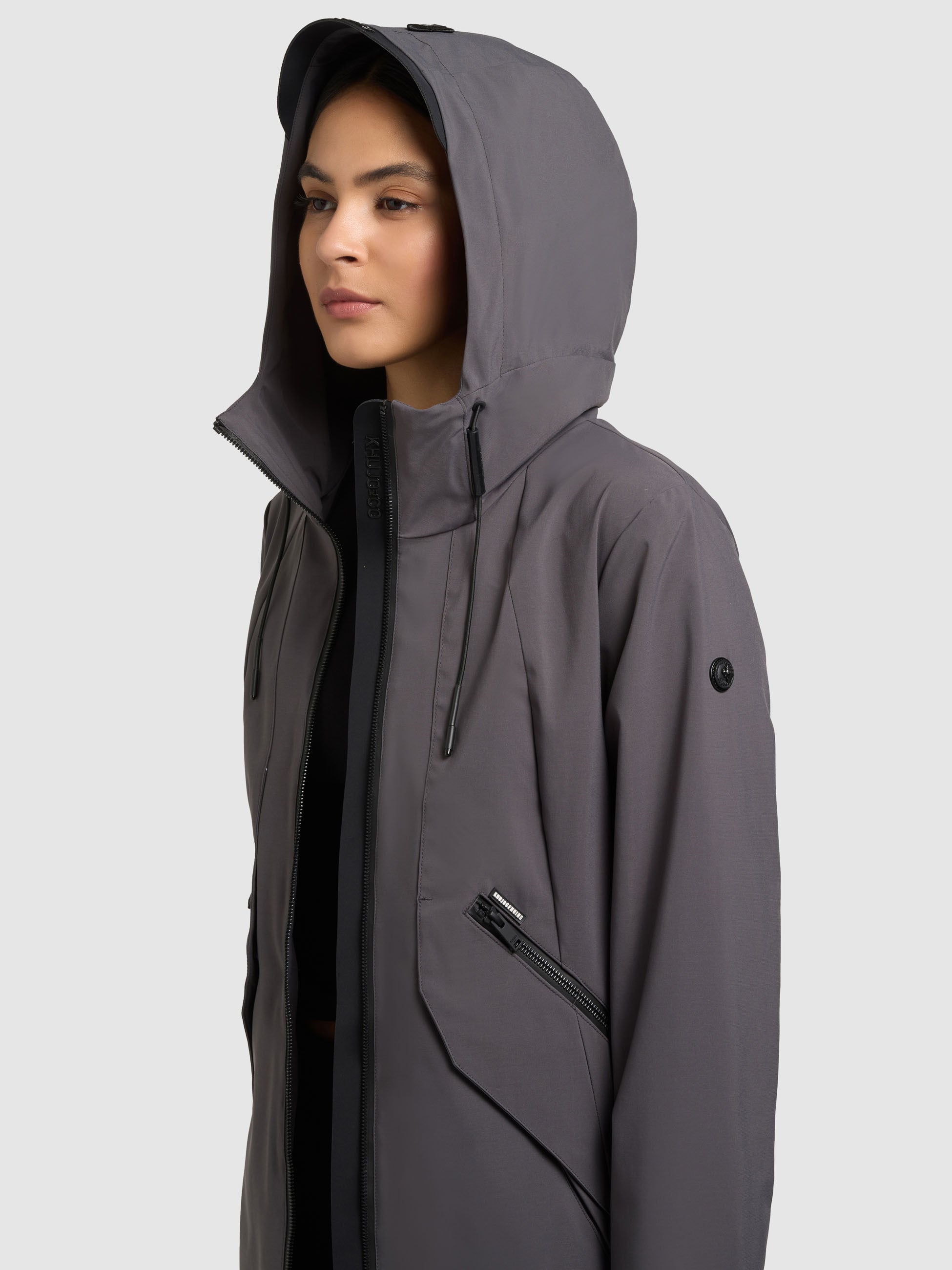 khujo-eiza-damen-sommerjacke-slate-grey-leichte-regenjacke-lang image 7