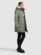 khujo-kelsi-coat-muted-green-kurzer-steppmantel-mit-teddy-kapuze image 6
