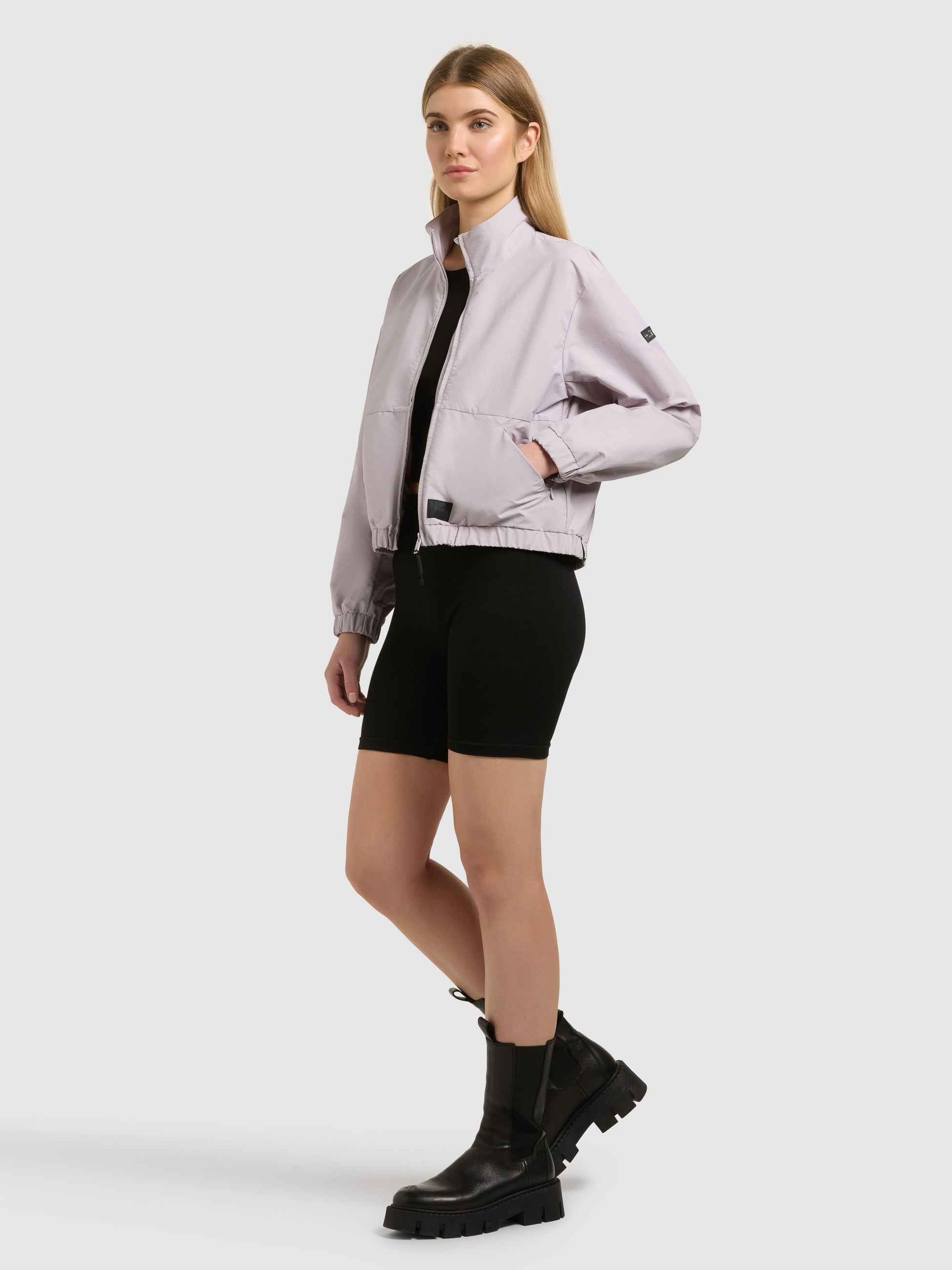 khujo-jacke-leitzi-with-bag-raindrops-lilac-leichte-damen-sommerjacke-mit-tasche image 6