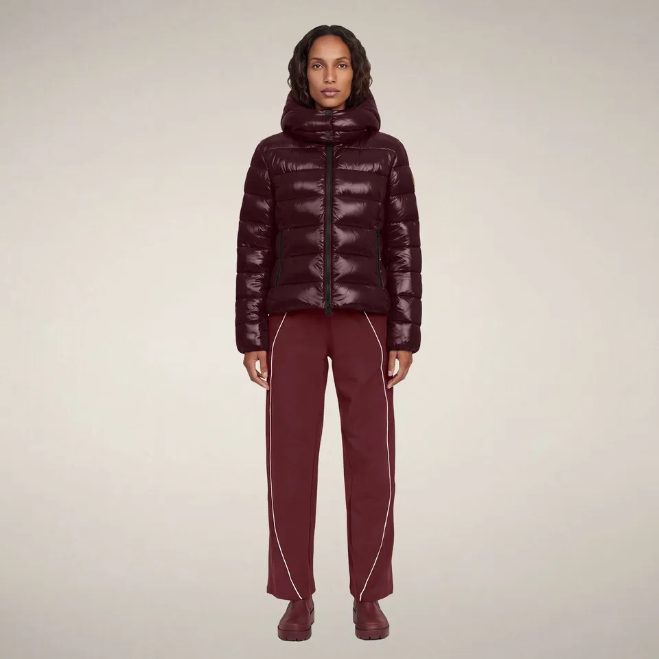 save-the-duck-cosmary-damen-daunenjacke-slim-bordeaux-mit-lack-finish image 1