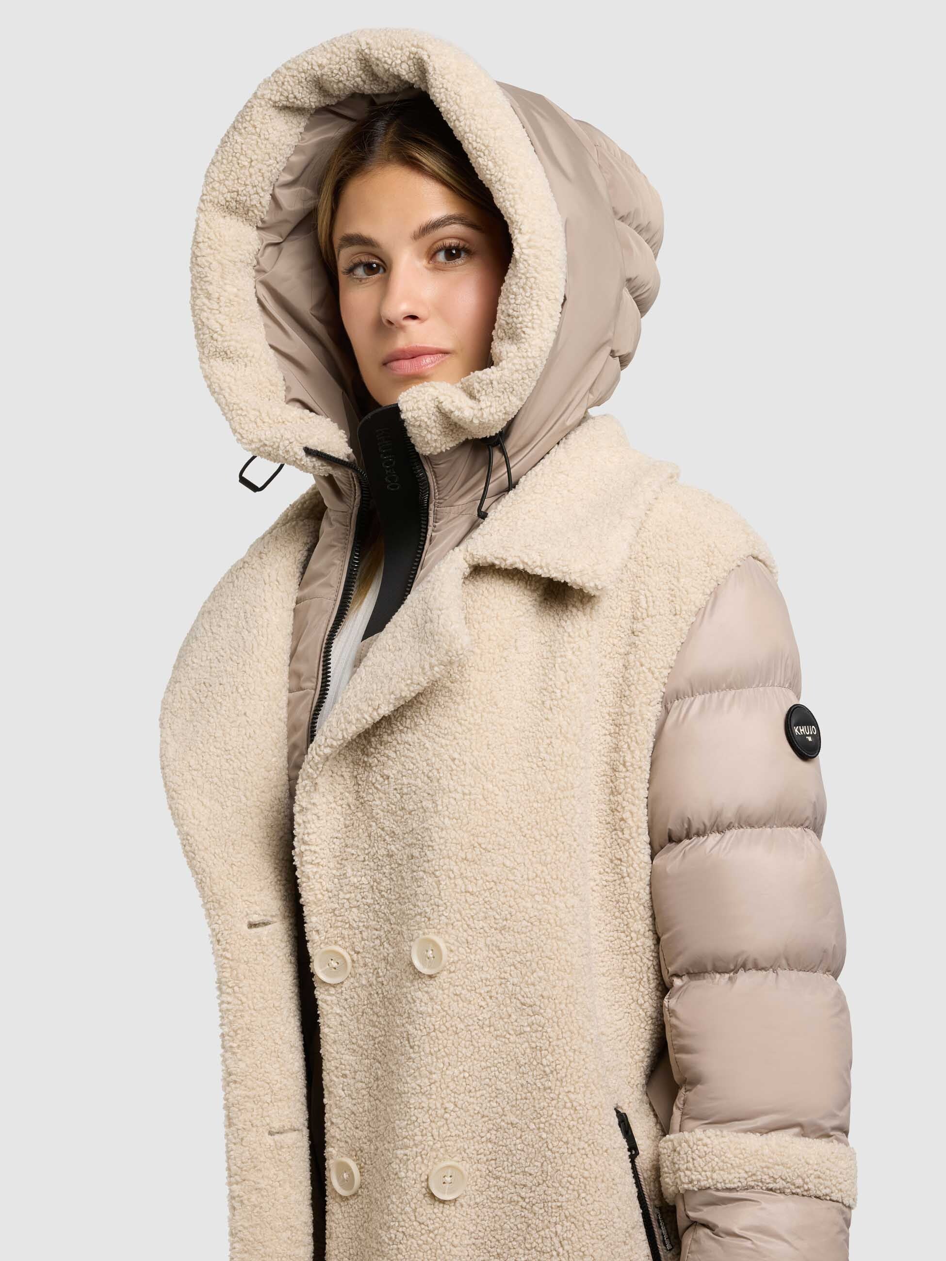 khujo-kalmia-greige-damen-kurzmantel-mit-teddyfleece-und-kapuzeneinsatz image 8
