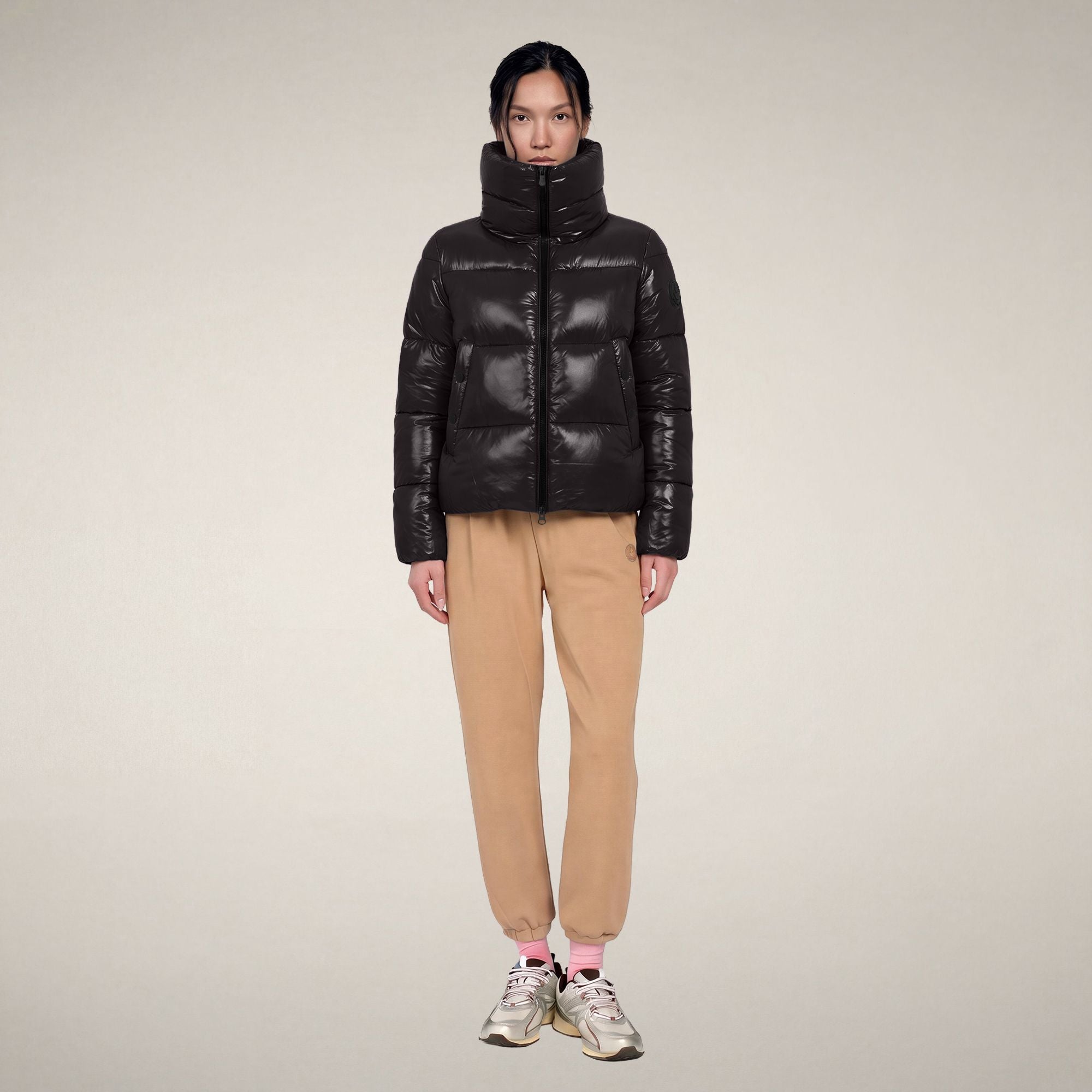 save-the-duck-isla-damen-steppjacke-lack-optik-braun-schwarz image 1