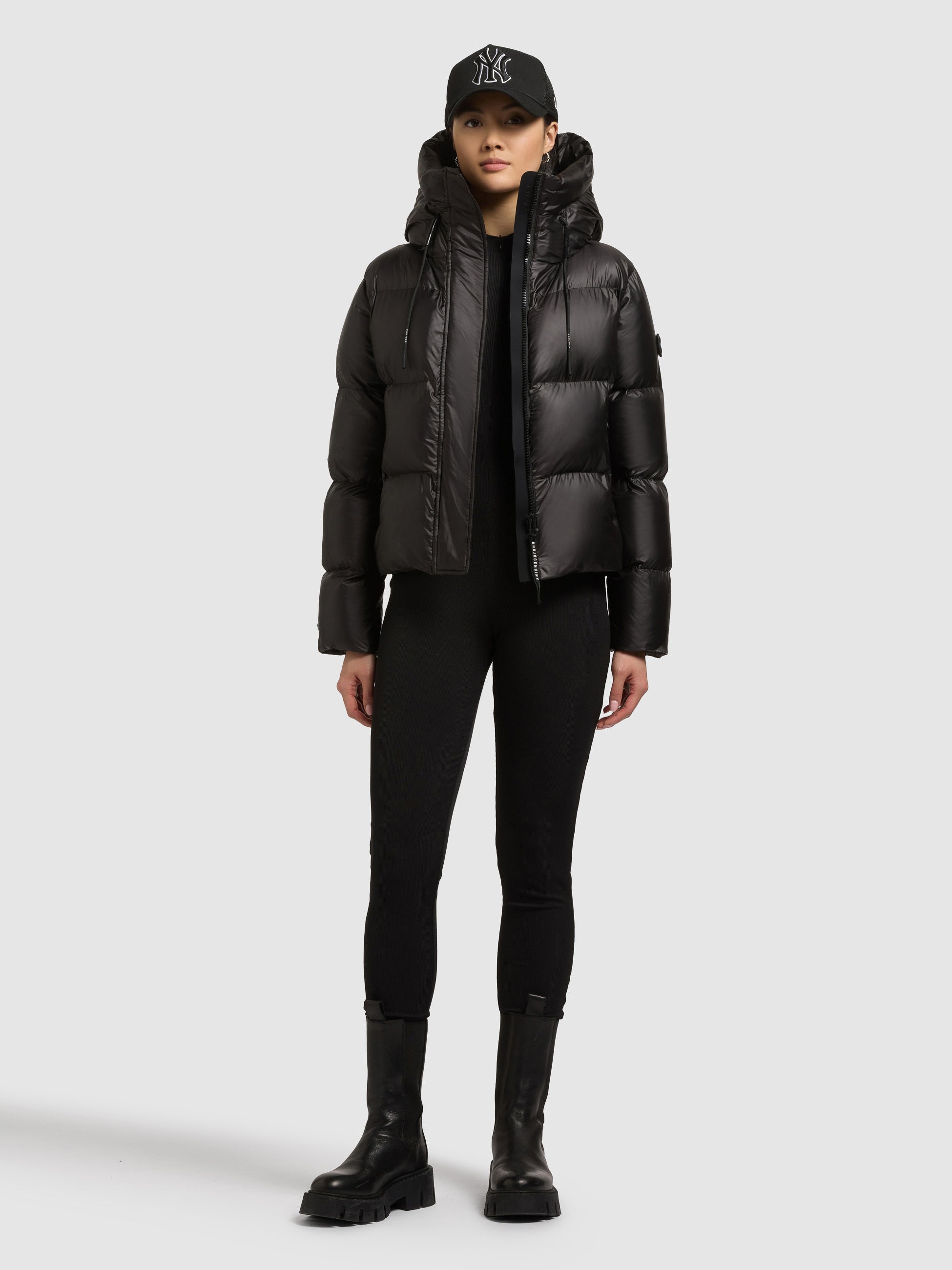 khujo-enits-shiny-damen-steppjacke-black-gl-nzend image 1
