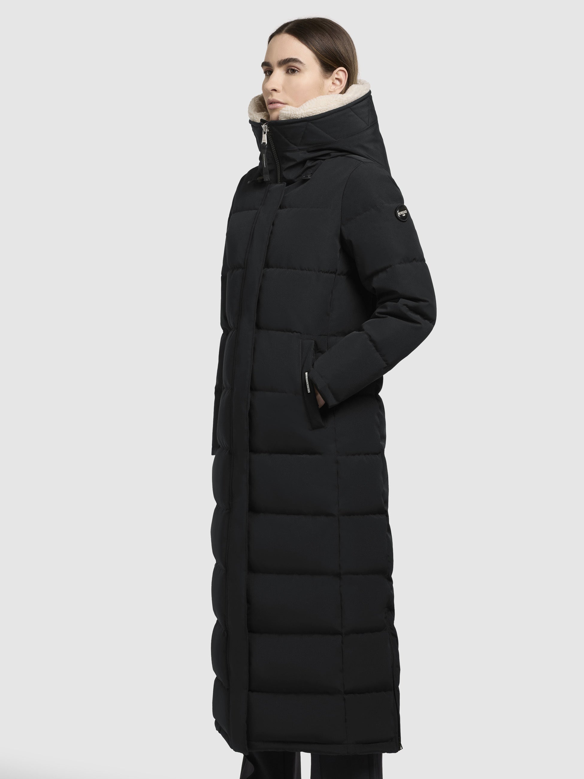 khujo-claresse-teddy-damen-steppmantel-schwarz-wadenlang-mit-kunstfell image 5
