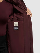 khujo-mantel-taby-moscato-red-kurzer-damen-steppmantel-mit-kapuze-2 image 8