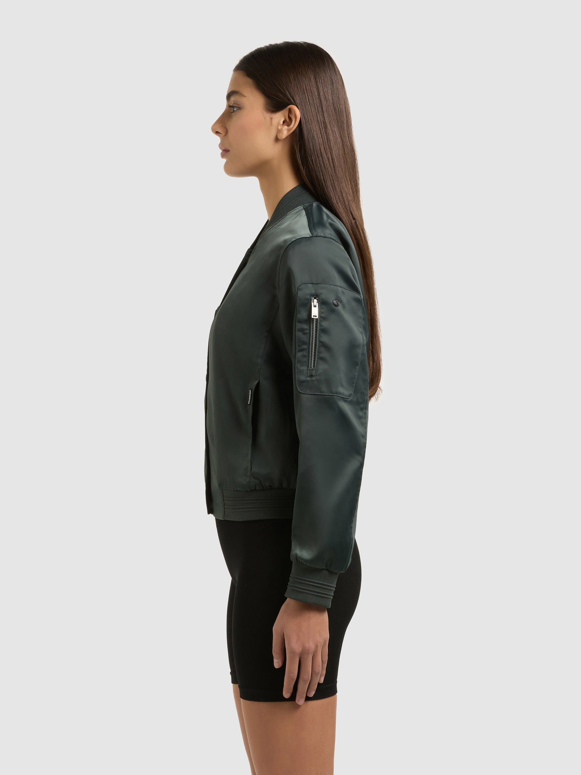 khujo-tami-damen-bomberjacke-satin-treetop-green image 5