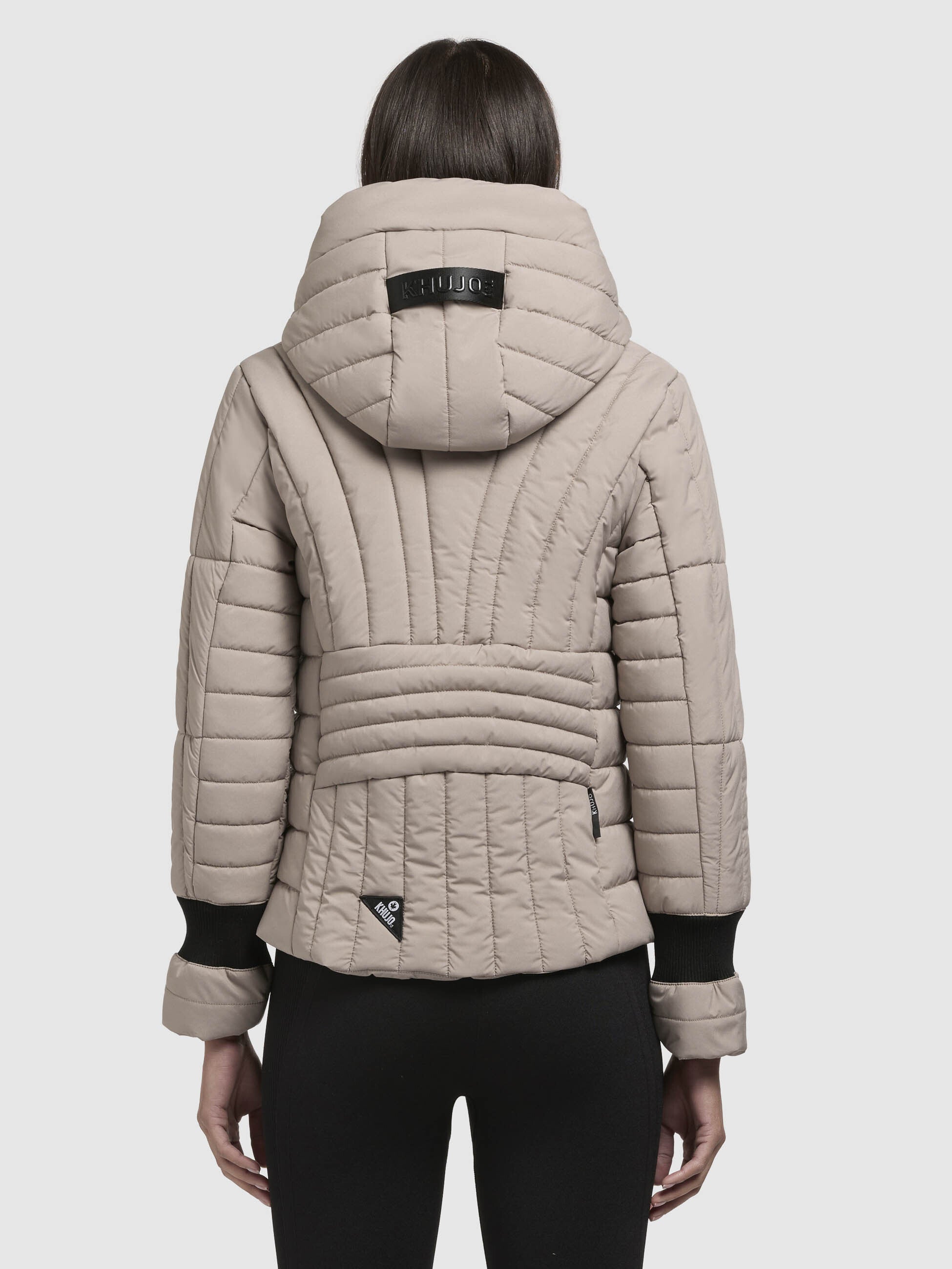 khujo-jacke-omni-graubeige-kurze-steppjacke-mit-strickeins-tzen-und-kapuze image 3