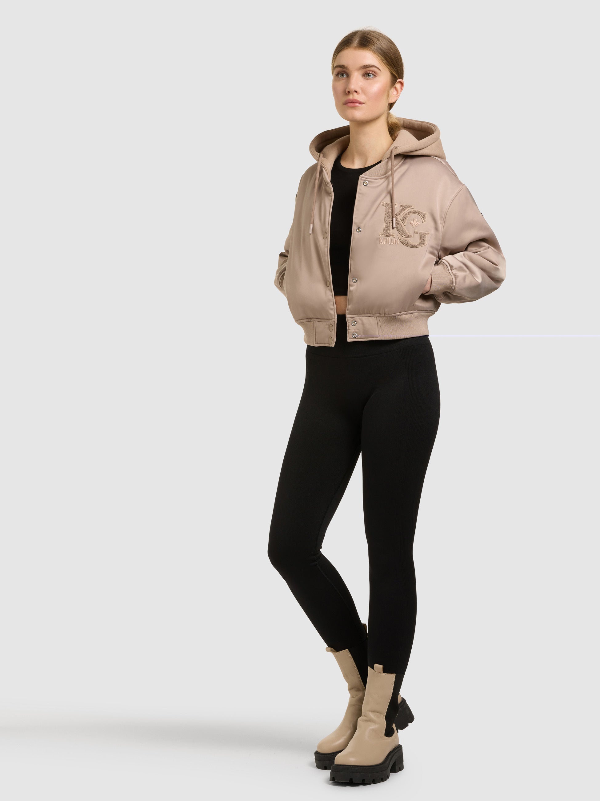 khujo-jacke-chani-latte-beige-damen-bomberjacke-leicht-wattiert-aus-satin-mit-ka image 2