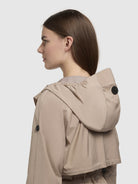 khujo-tuuli-beige-damen-windbreaker-kurzmantel-mit-kapuze image 8