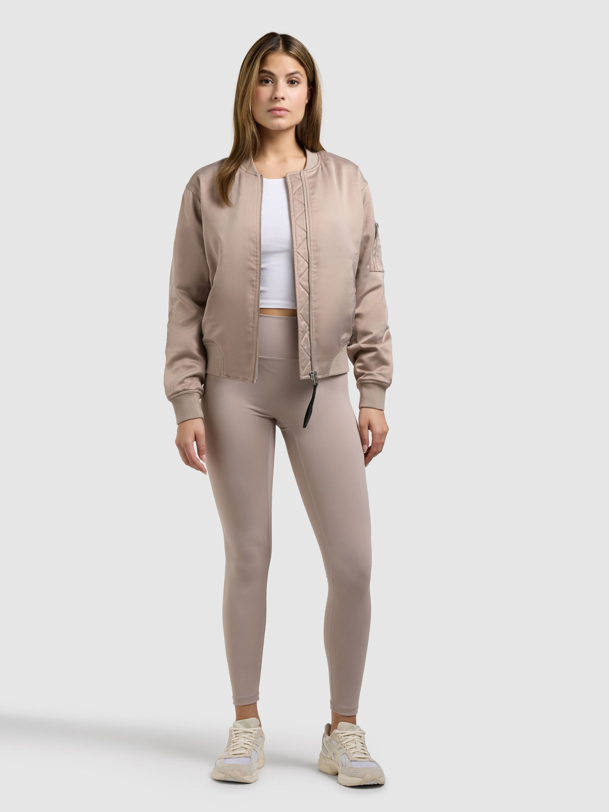 khujo-jacke-beth-latte-beige-bomberjacke-damen-satin-leicht-wattiert image 2