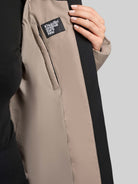 khujo-mantel-larea4-greige-wadenlanger-damen-steppmantel-regular-fit image 8