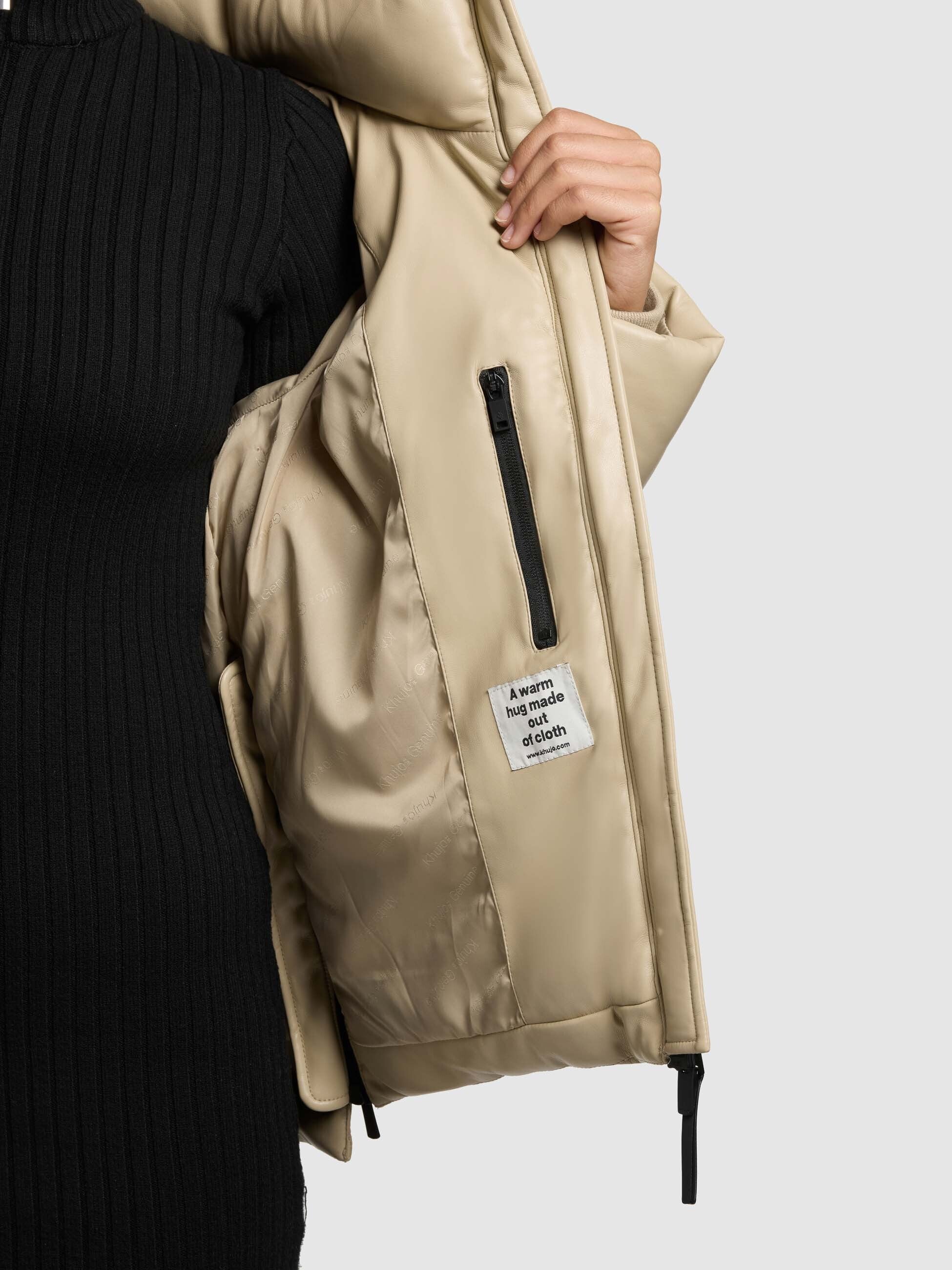 khujo-jacke-aurora-damen-kapuzenjacke-beige-lederoptik image 8