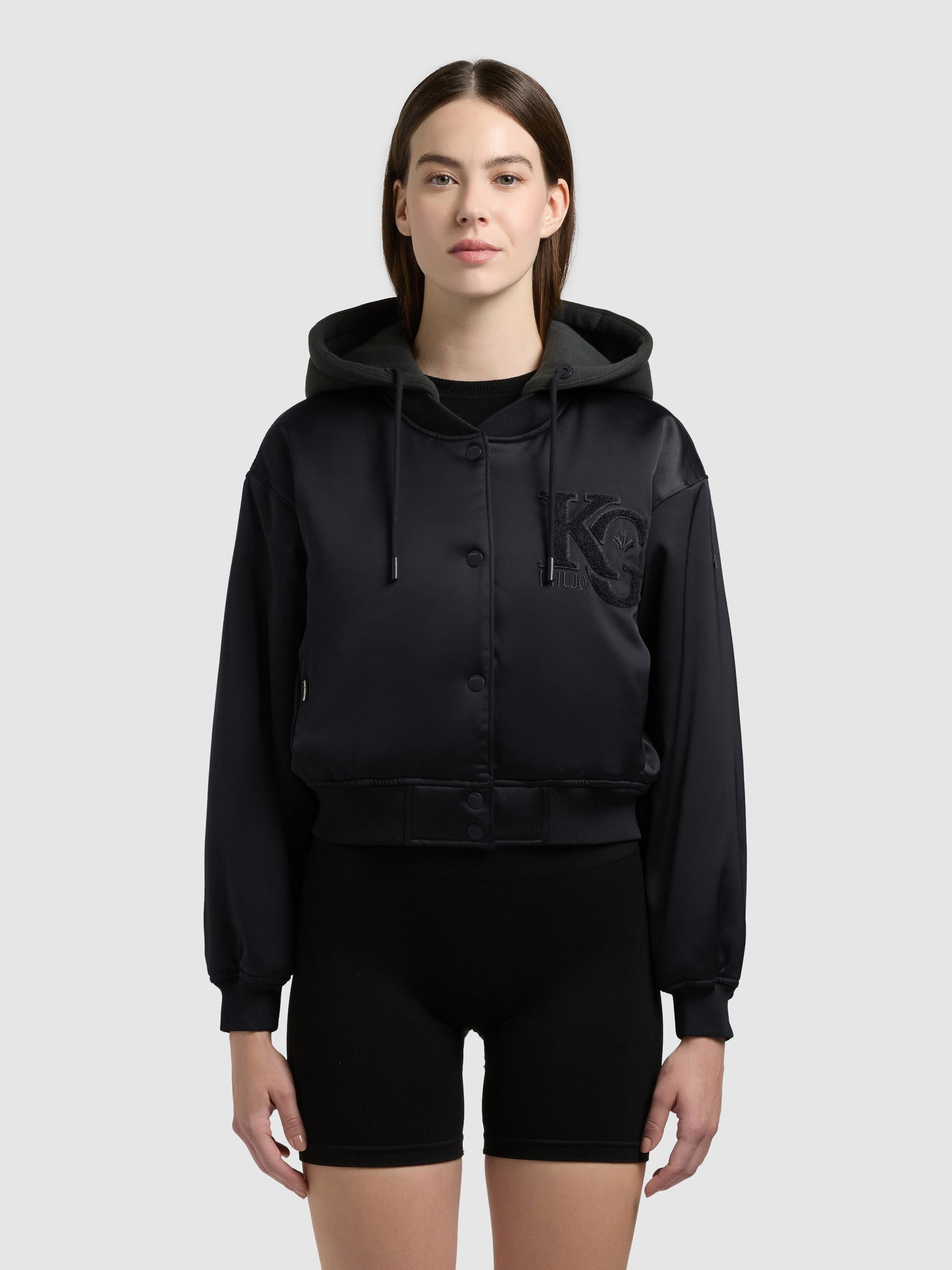 khujo-jacke-chani-black-leicht-wattierte-bomberjacke-mit-kapuze-aus-satin image 4