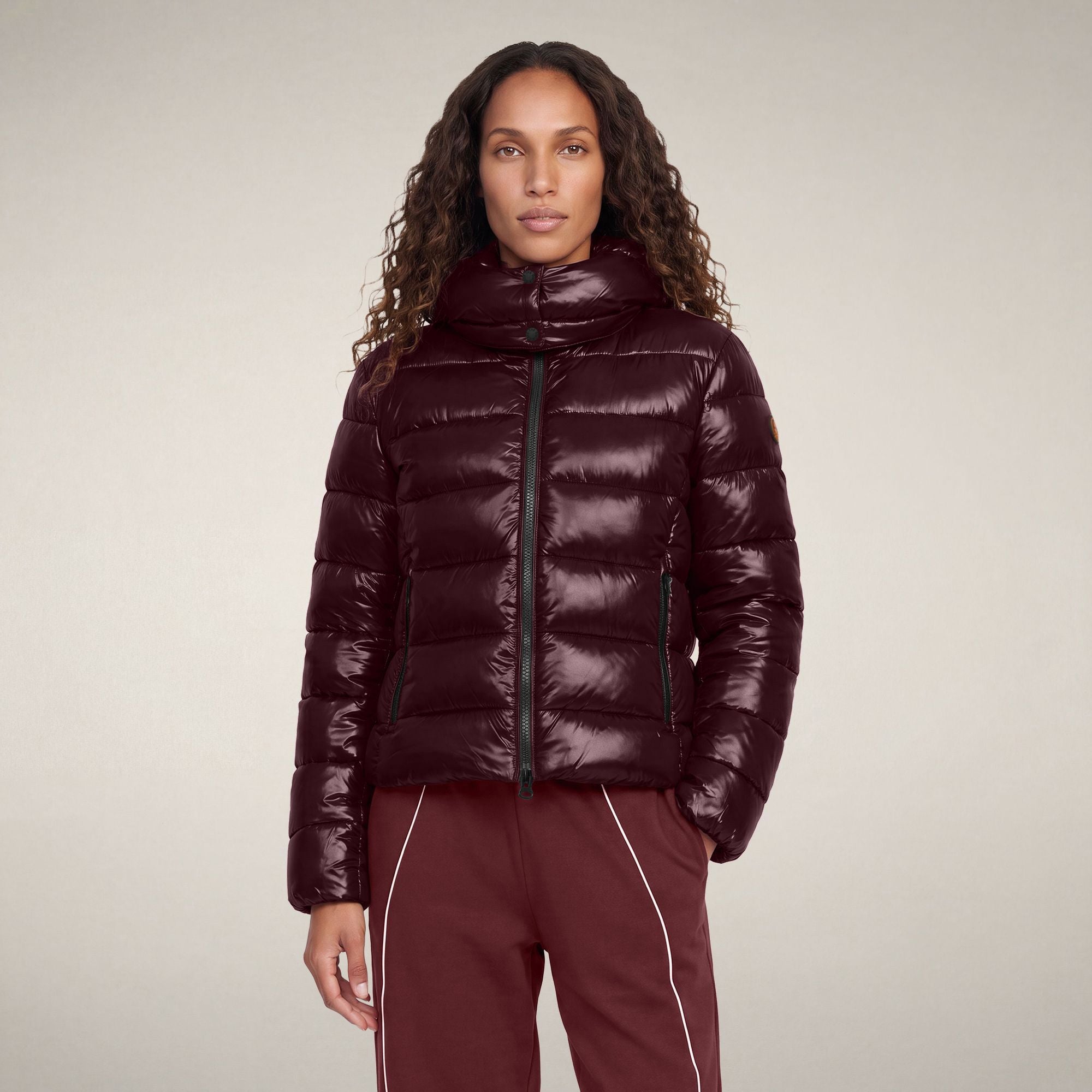save-the-duck-cosmary-damen-daunenjacke-slim-bordeaux-mit-lack-finish image 5