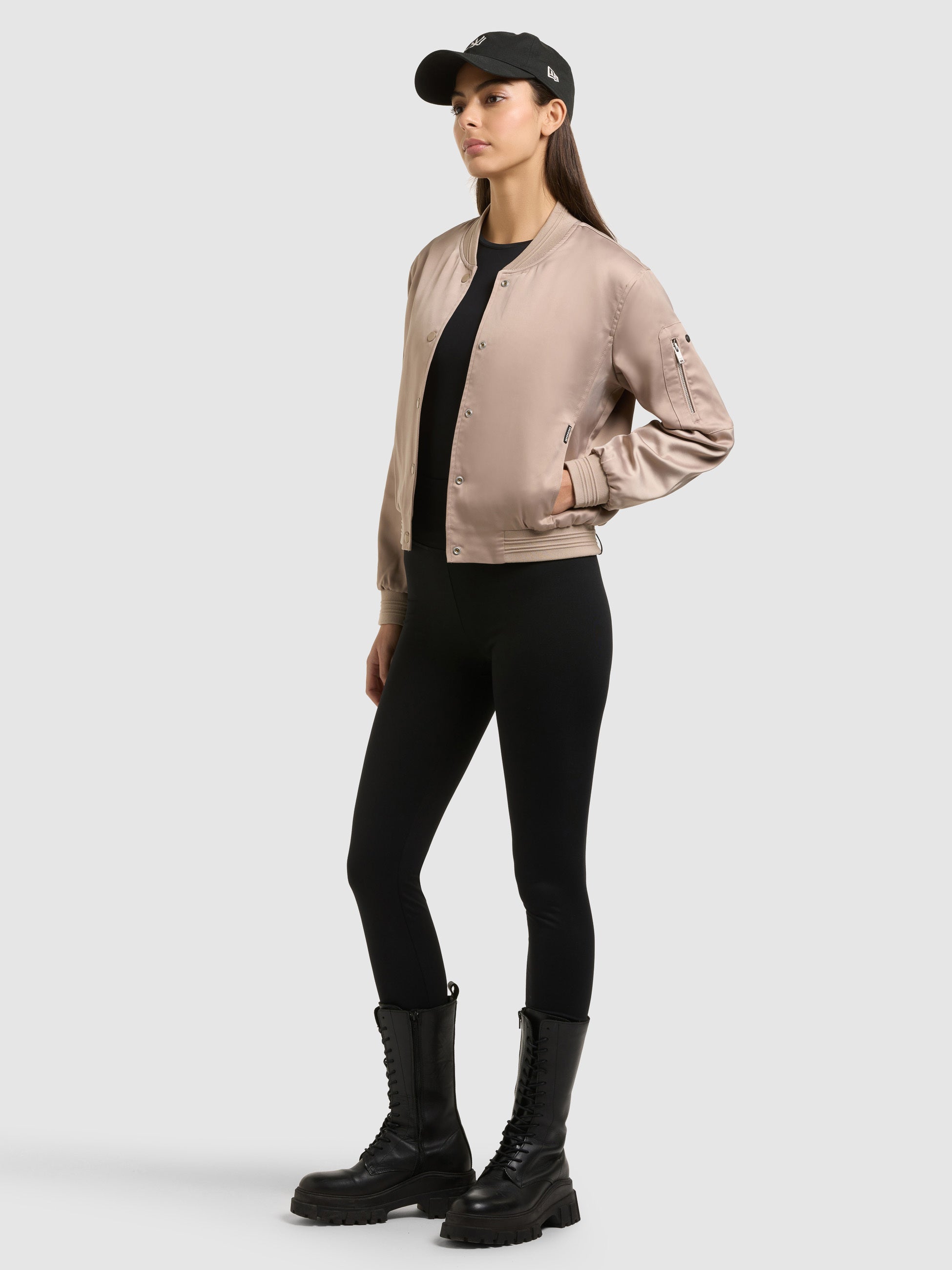 khujo-tami-bomberjacke-h-ftlang-latte-beige-satin image 2
