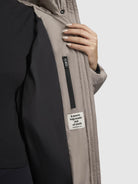 khujo-peeke-damen-winterjacke-gray-beige-mit-f-ustlingen image 8