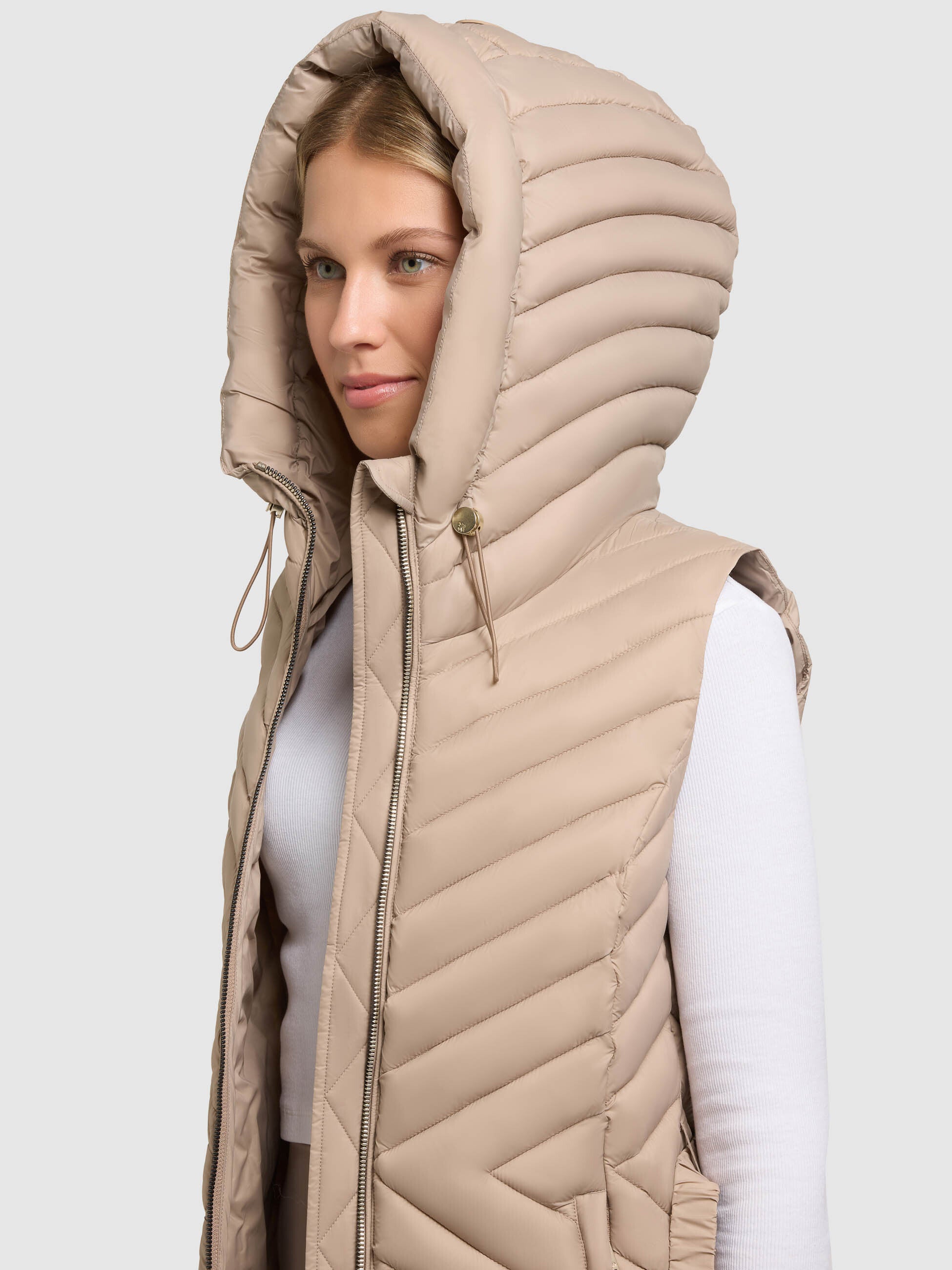 khujo-demie-steppweste-latte-beige-slim-fit-damenweste-mit-g-rtel-und-kapuze image 7
