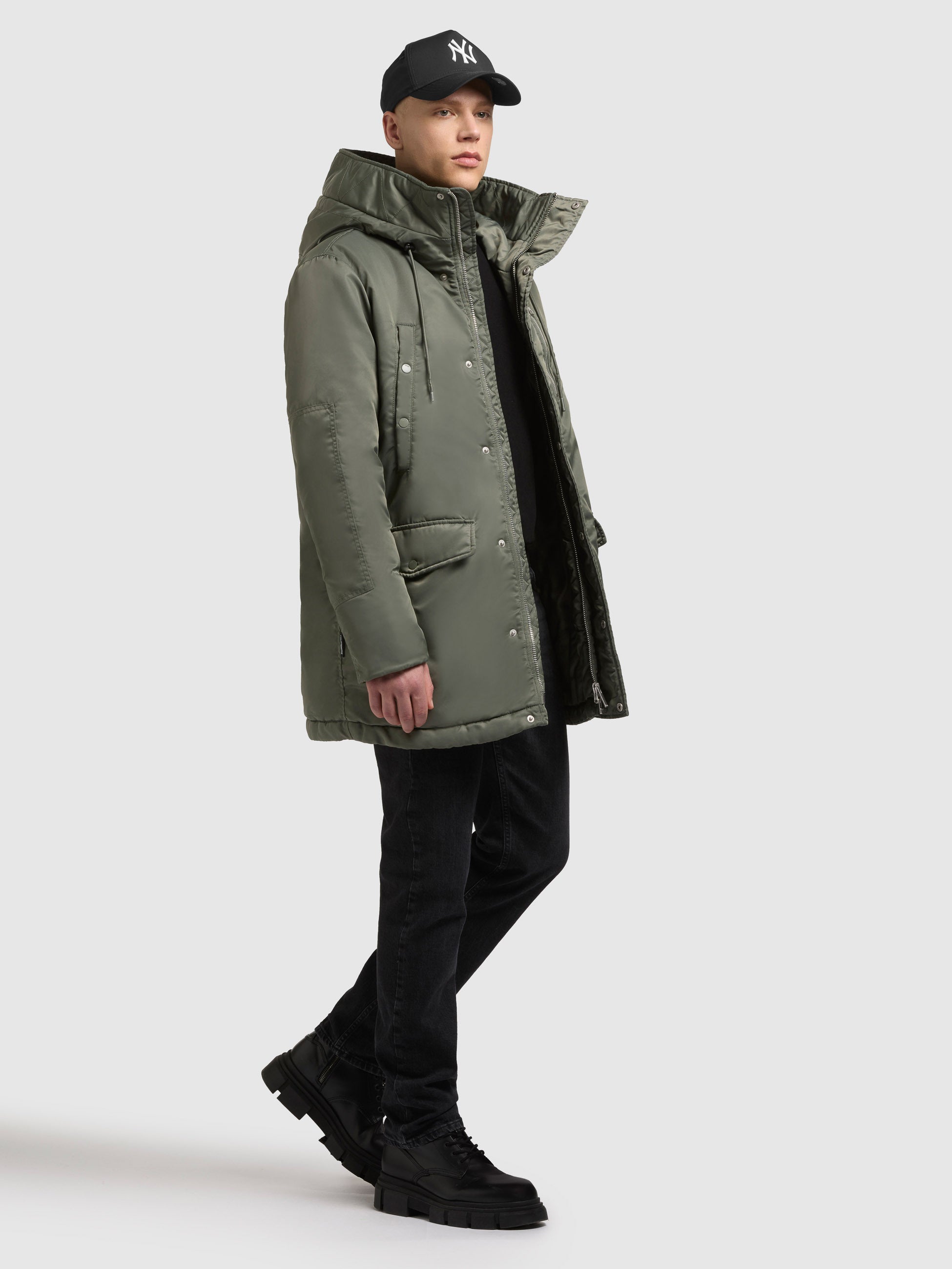 khujo-mantel-pakpao-damen-parka-sage-green-loose-fit image 6