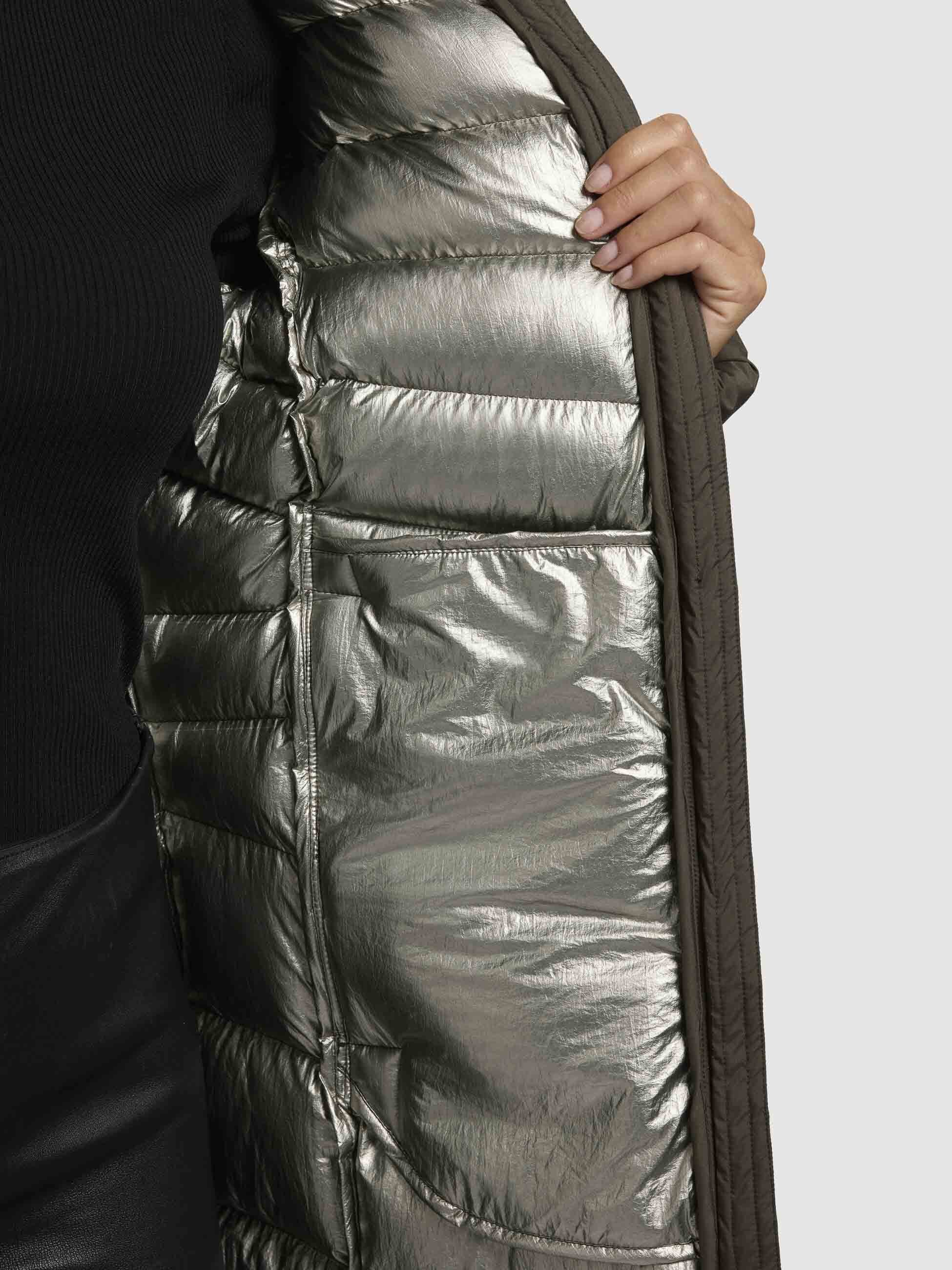 khujo-mantel-ingram4-khaki-damen-steppmantel-knielang-tailliert-mit-kapuze image 8