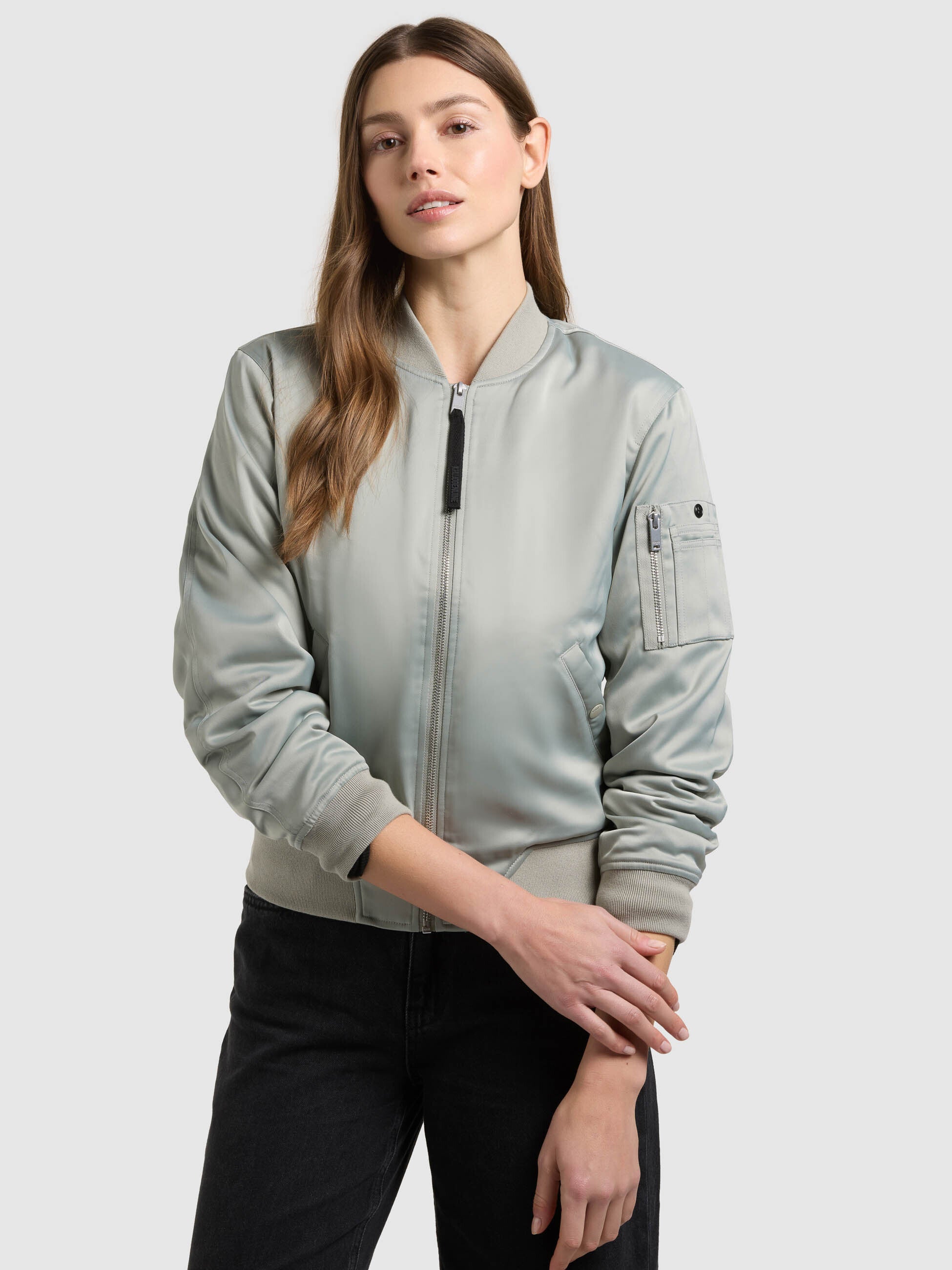 khujo-beth-bomberjacke-damen-cloud-green-satin image 7