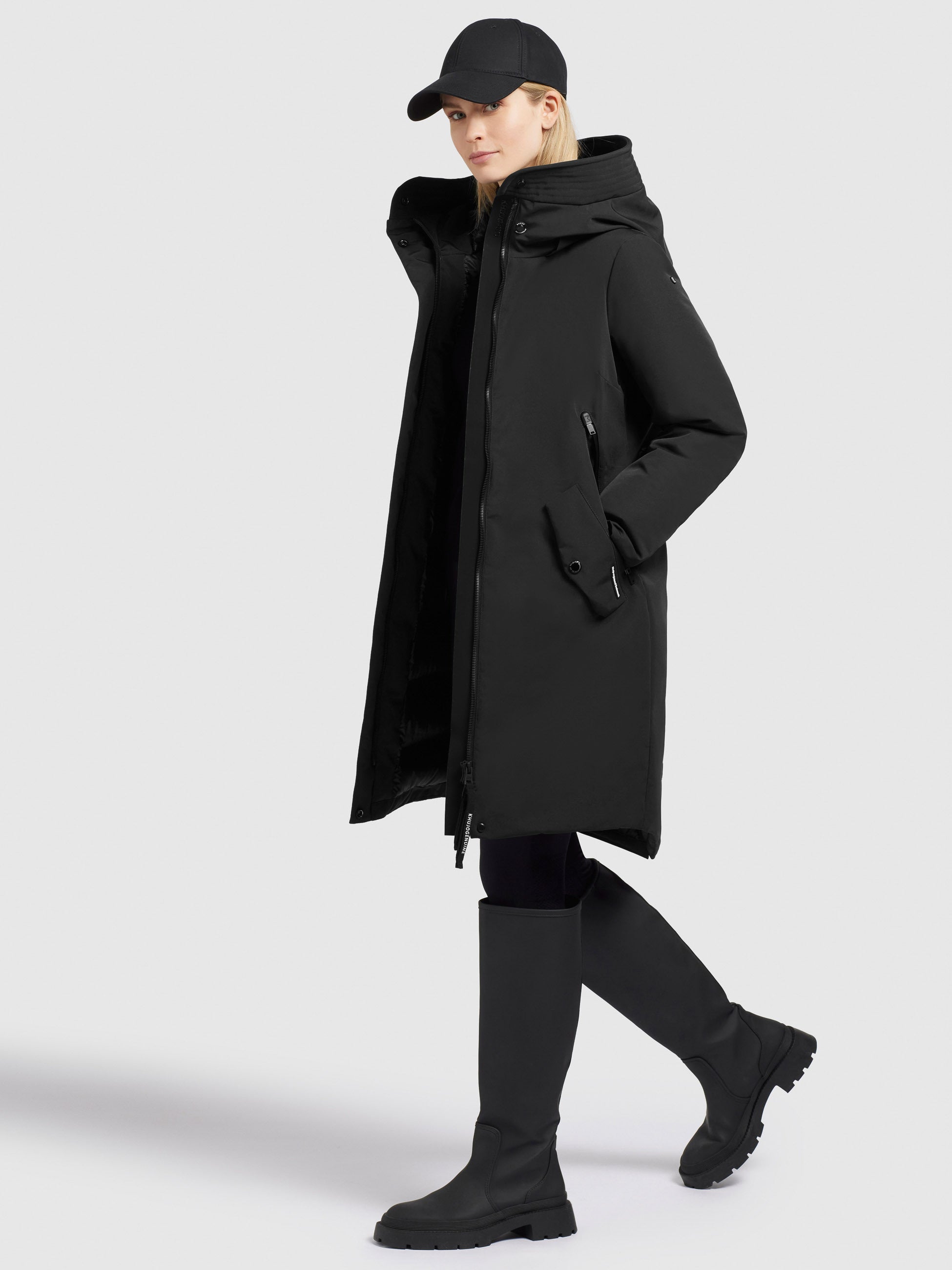 khujo-mantel-charlyn4-schwarz-warm-wattierter-kurzmantel-damen image 6