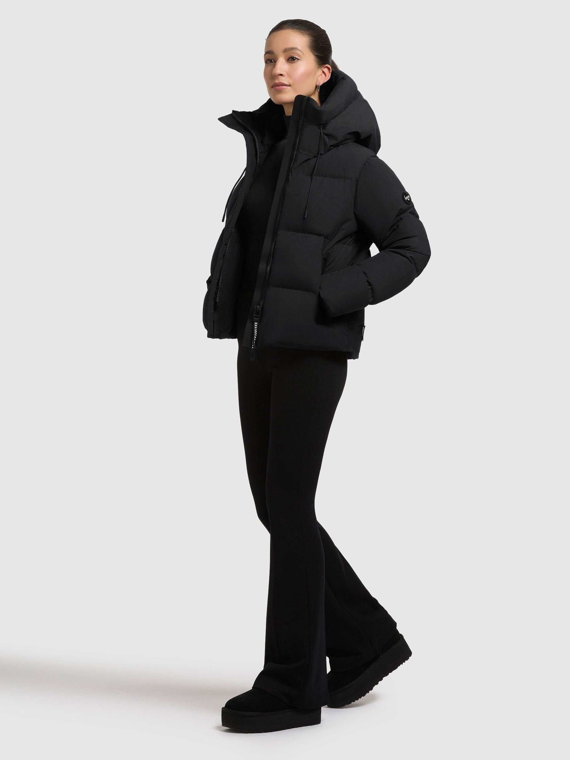 khujo-enits-steppjacke-matt-black-ultraleichte-damen-winterjacke-mit-kapuze image 2