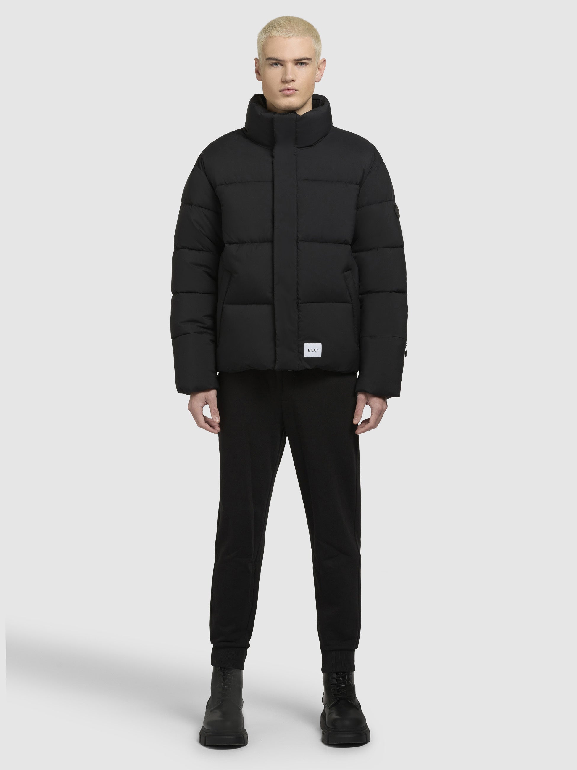 khujo-jacke-dungh-matt-black-warm-wattierte-steppjacke-mit-stehkragen image 1