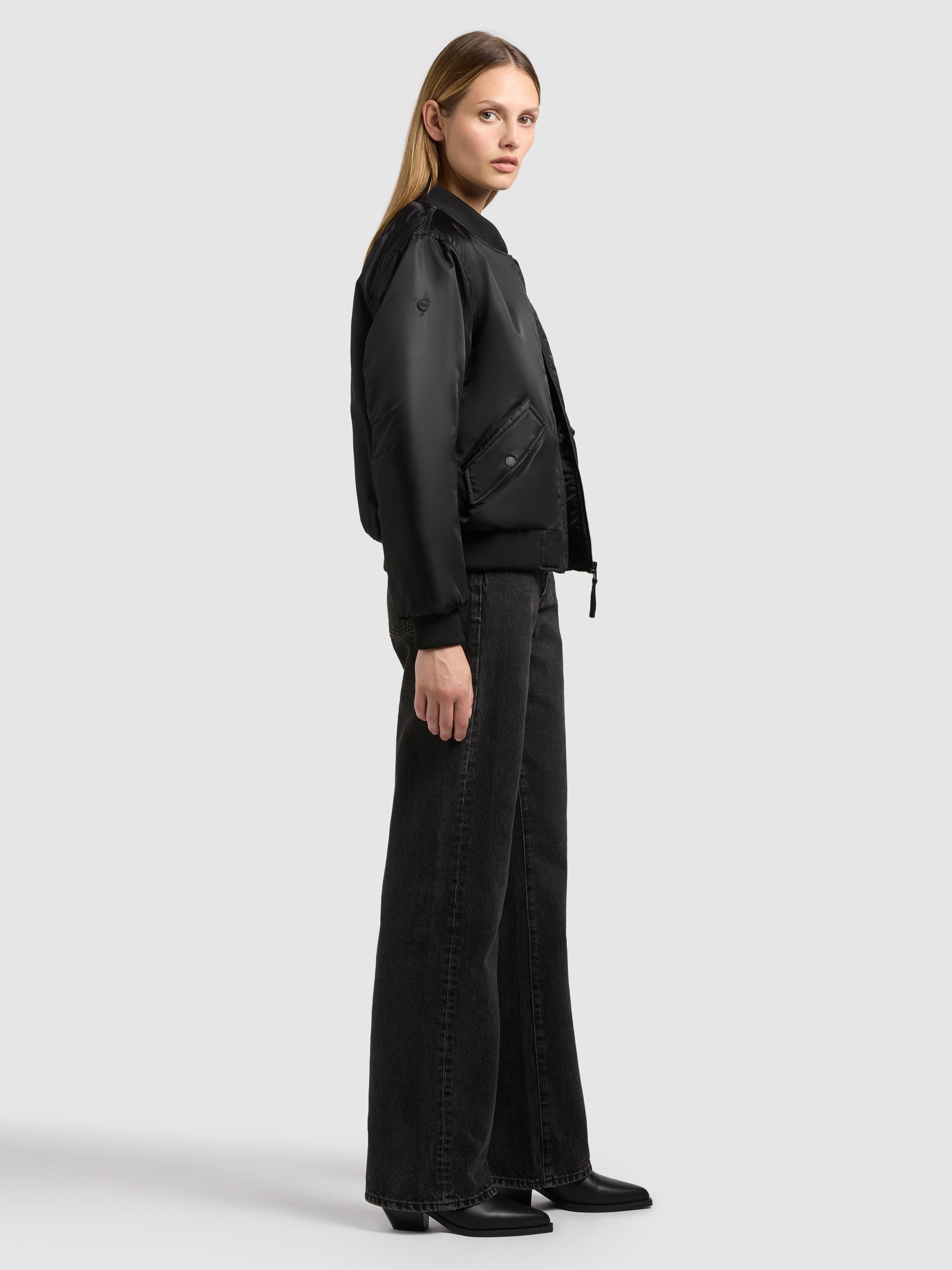 khujo-jacke-kasia-bomber-black-gl-nzende-damen-bomberjacke-loose-fit image 6