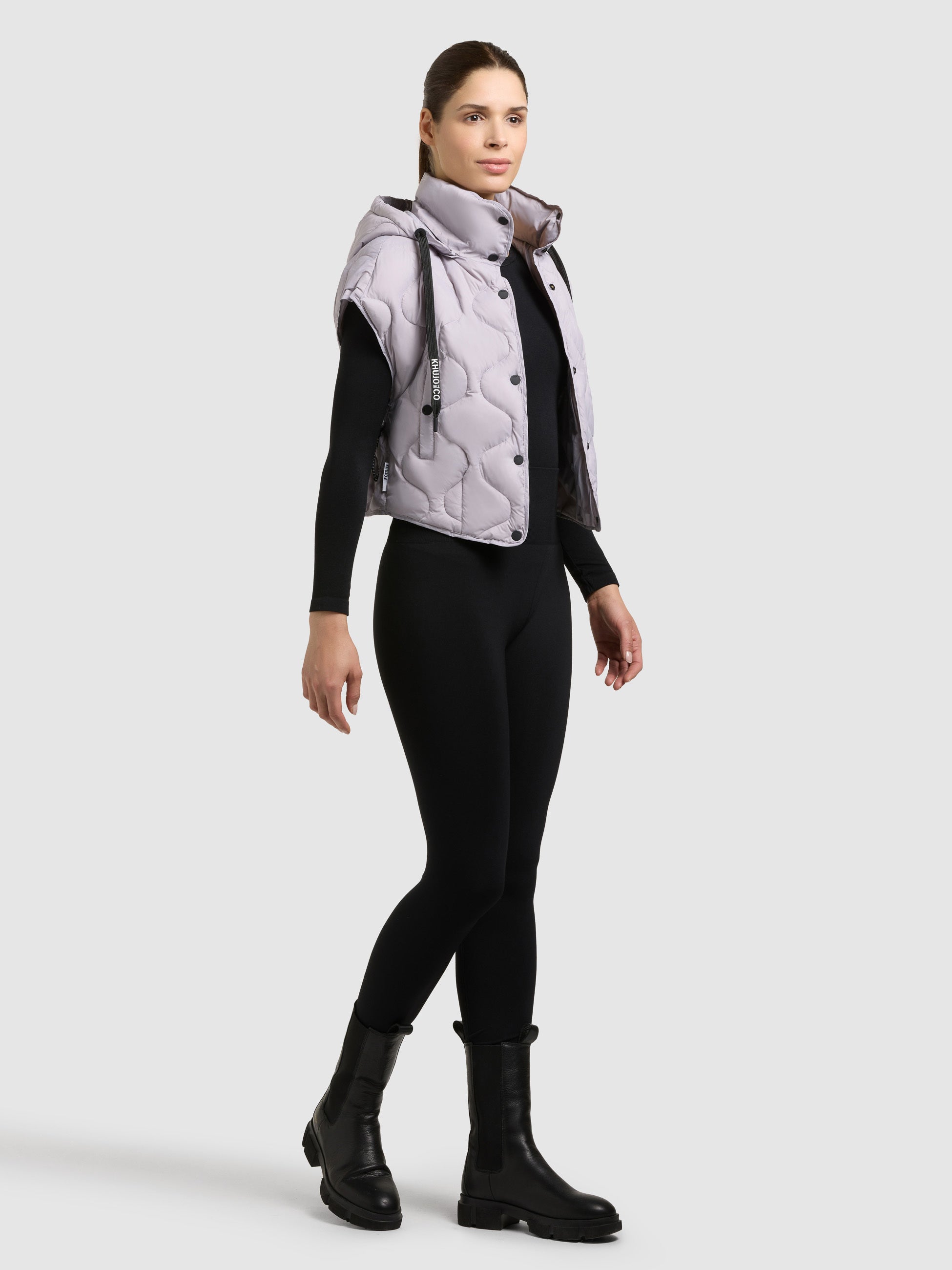 khujo-weste-ninga-summer-lilac-wattierte-damen-steppweste-mit-kapuze image 2