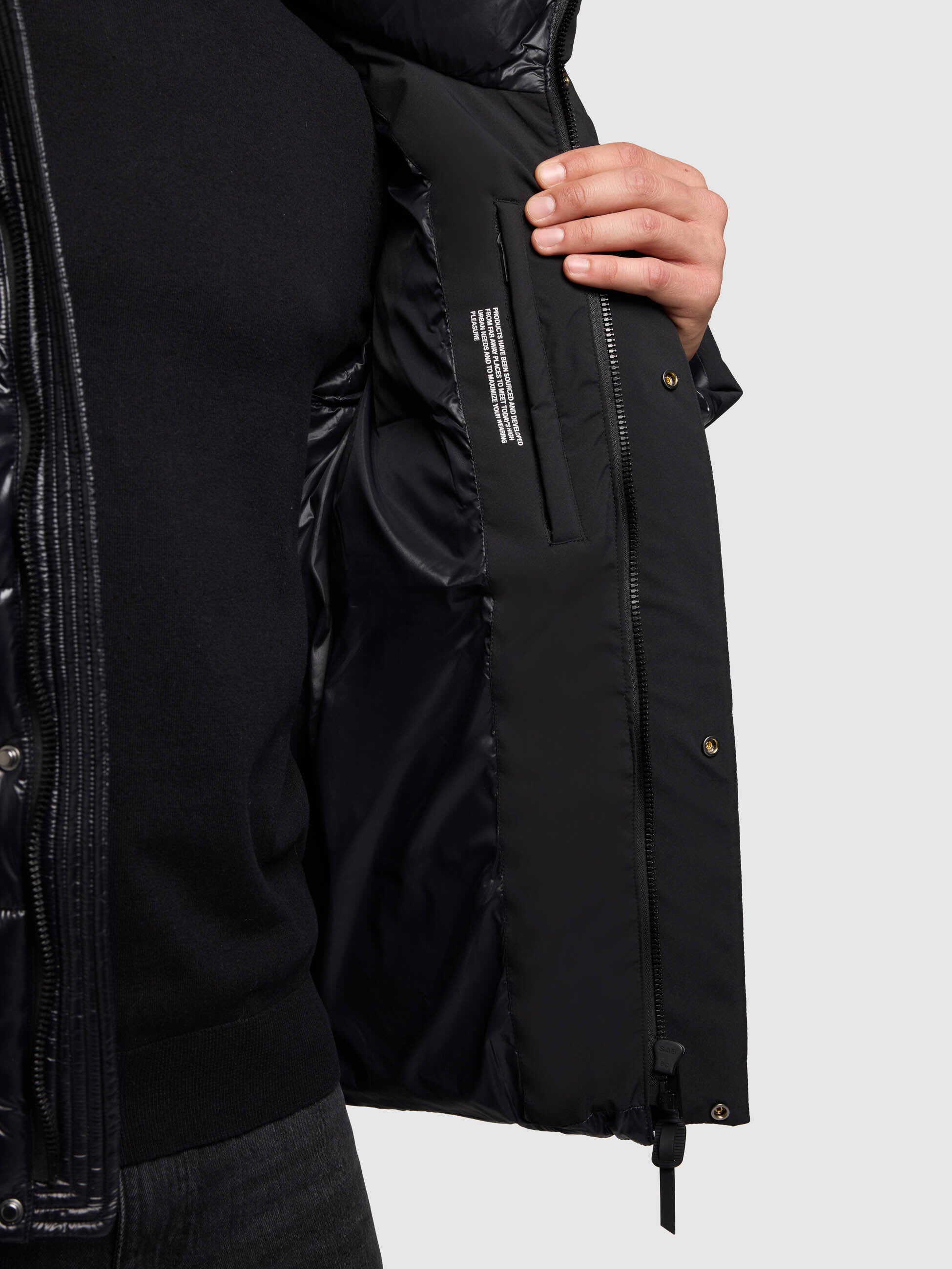khujo-alst-jacke-black-gl-nzende-steppjacke-regular-fit-h-ftlang-mit-kapuze-f-r- image 8