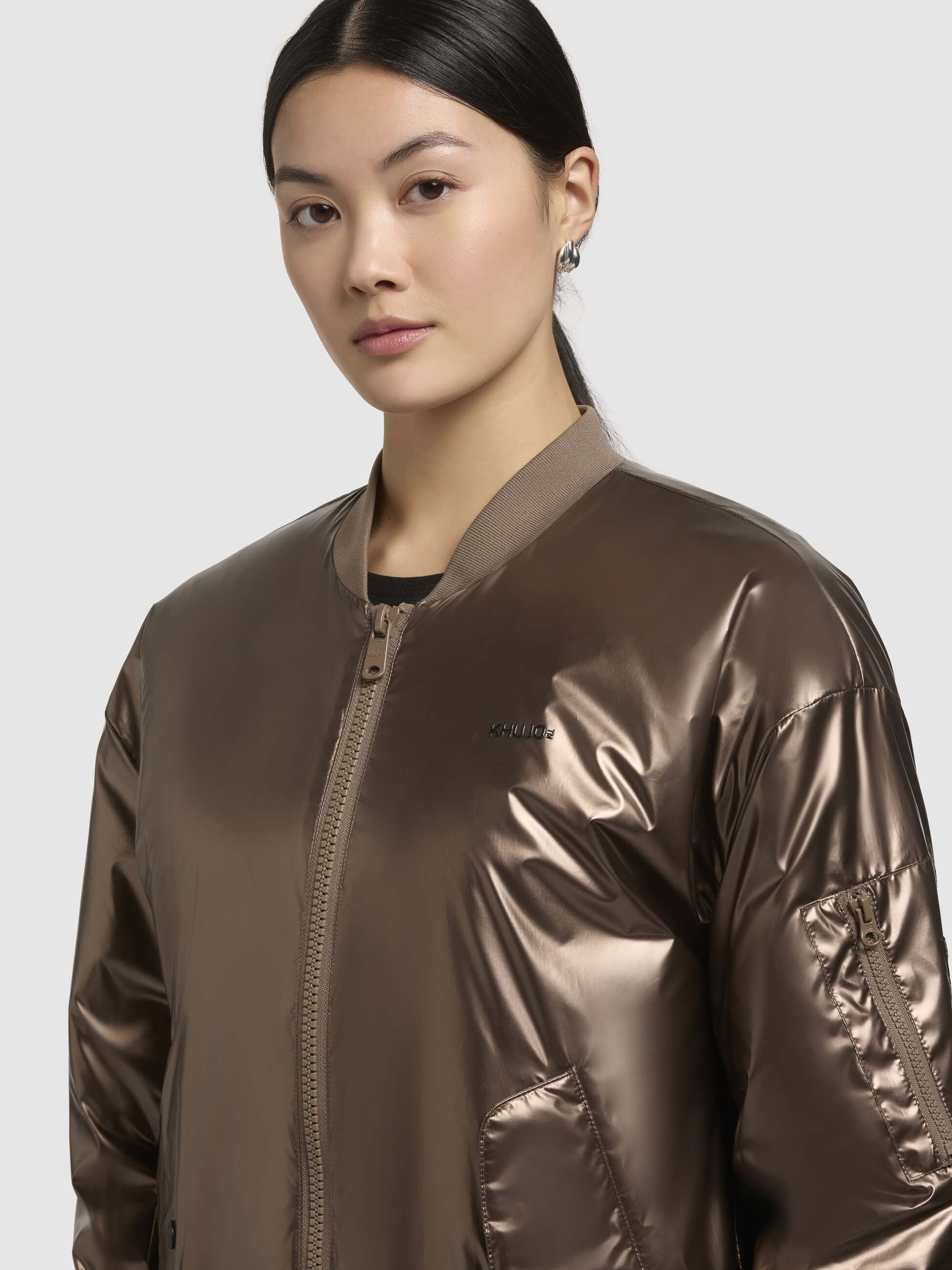 khujo-jacke-aneo-bomberjacke-loose-fit-in-braun-metallic image 8